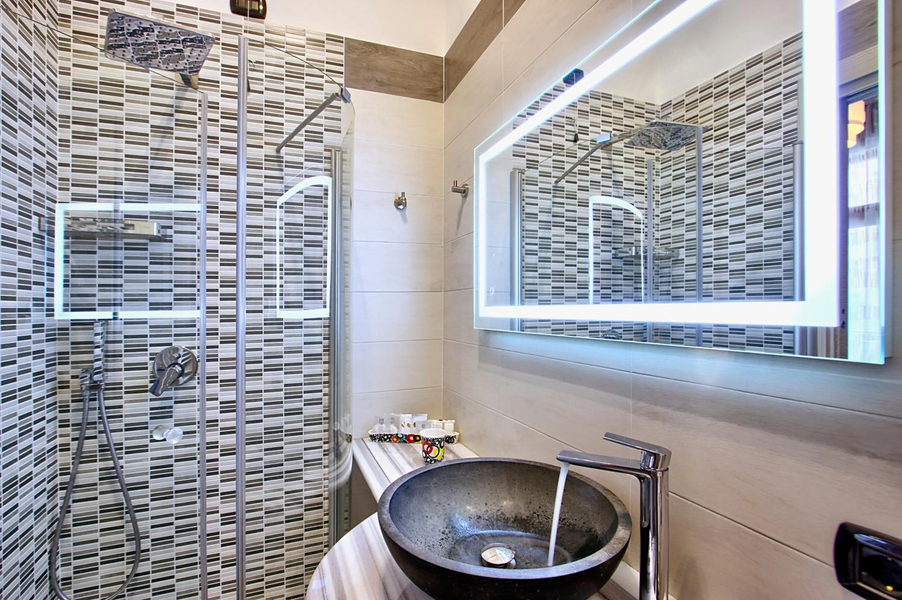 Shower in La Collina dei Ciliegi