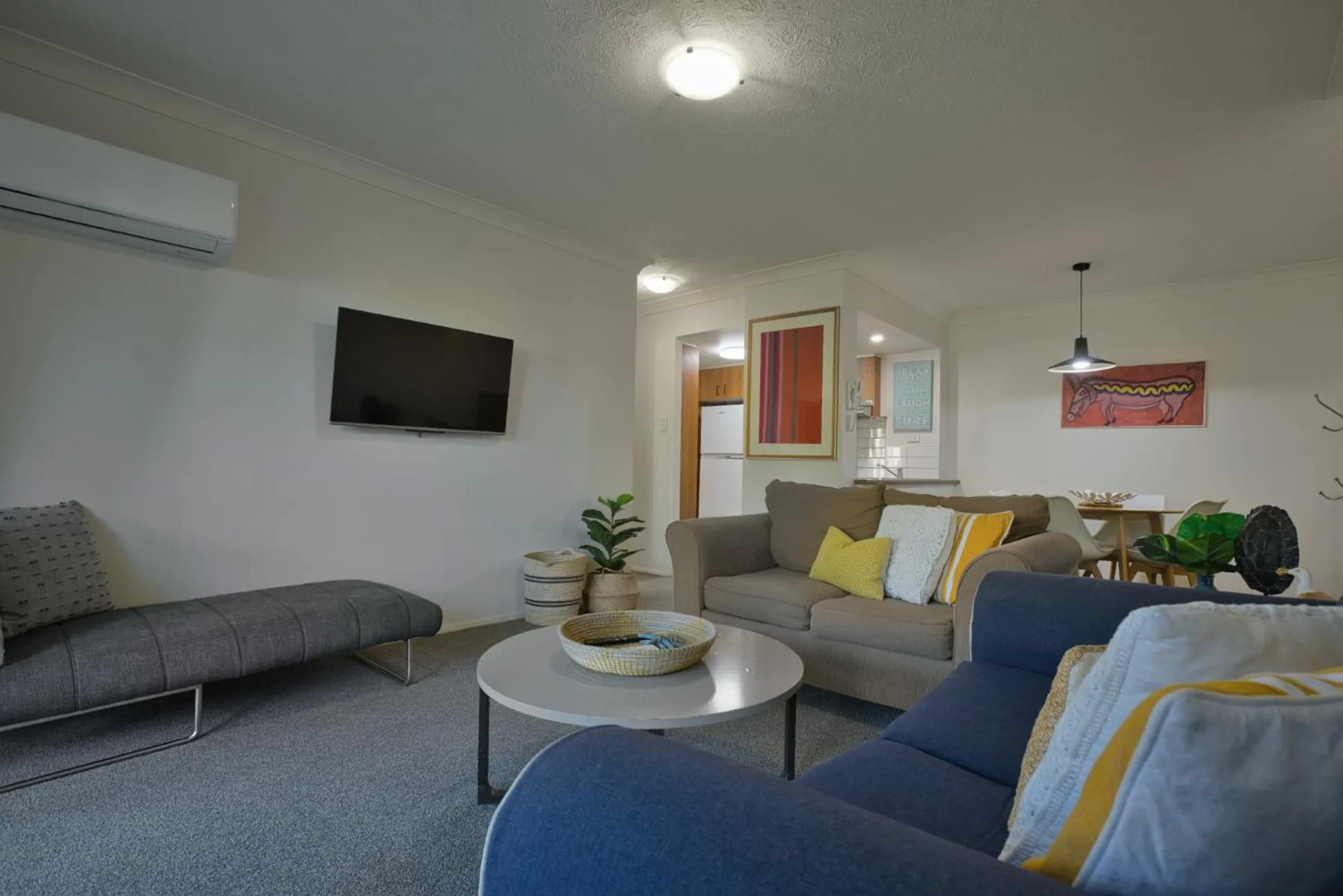 TV and multimedia in Bila Vista Kirra Beachside Apartments