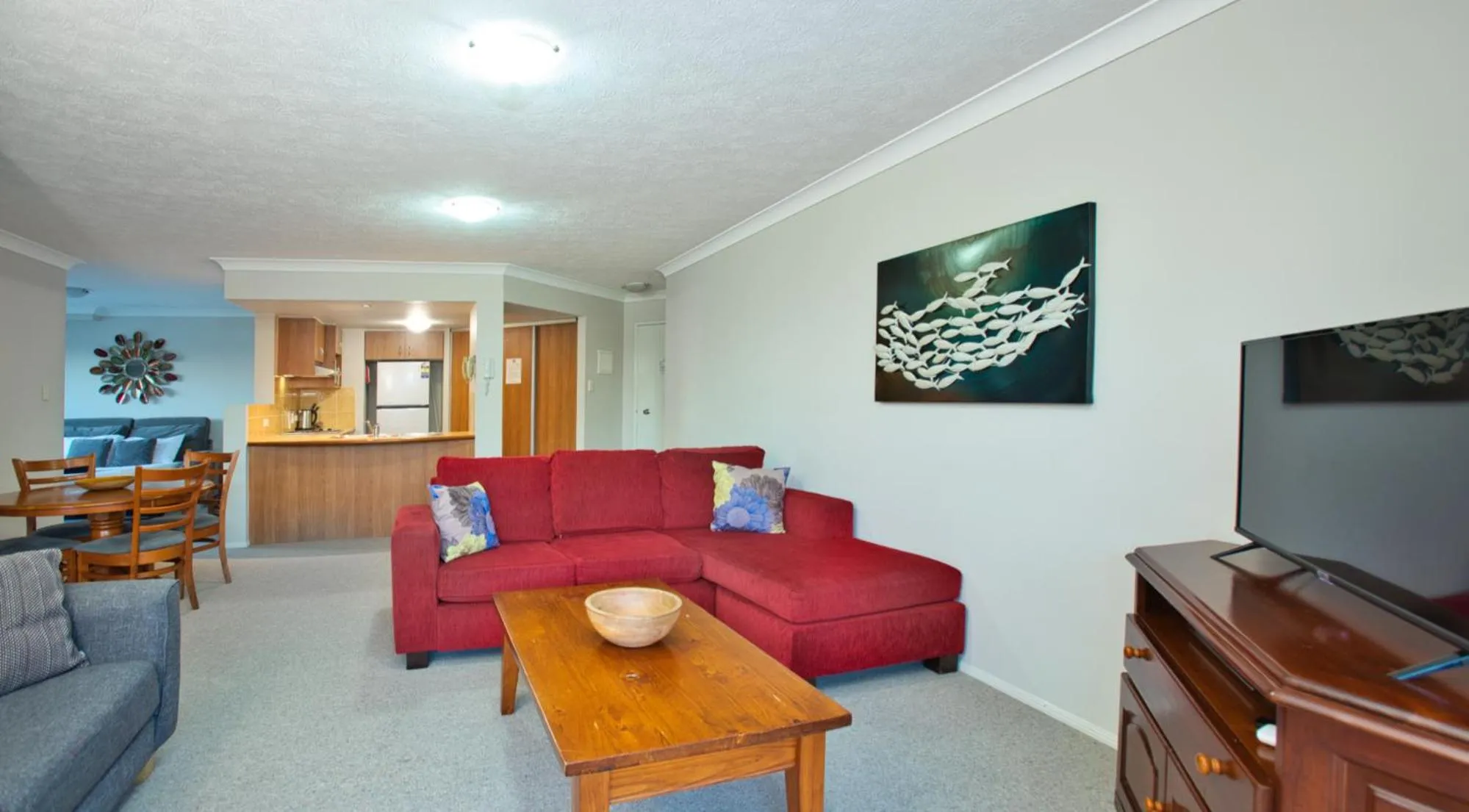 TV and multimedia in Bila Vista Kirra Beachside Apartments