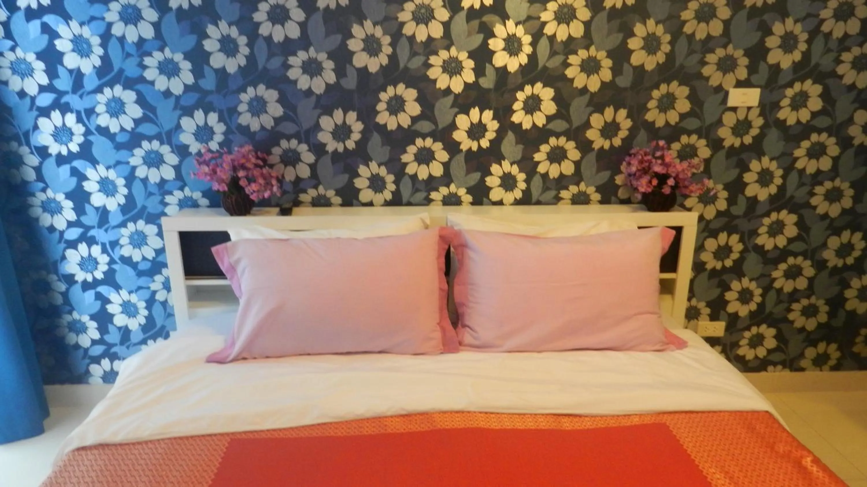 Photo of the whole room, Bed in NEOcondo @ PATTAYA