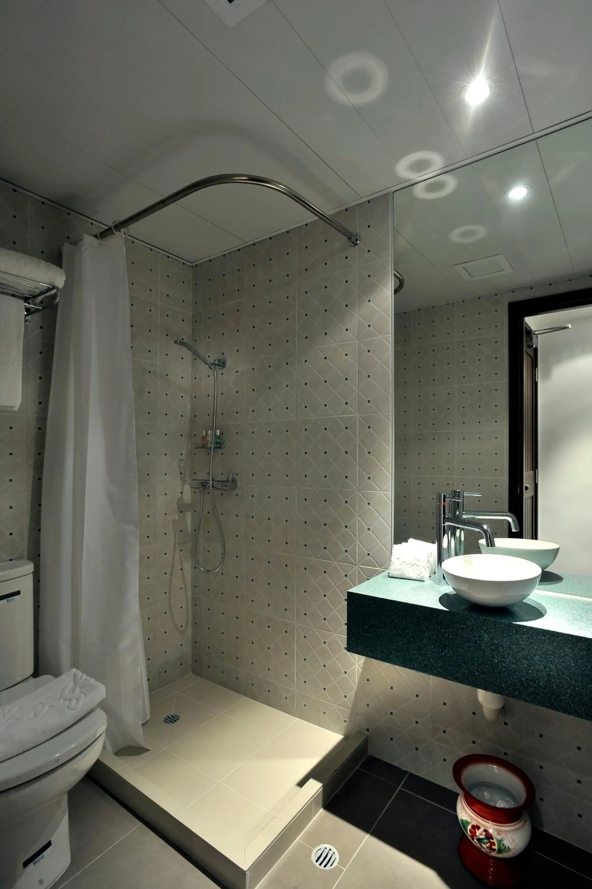 Shower in Mingle by The Park