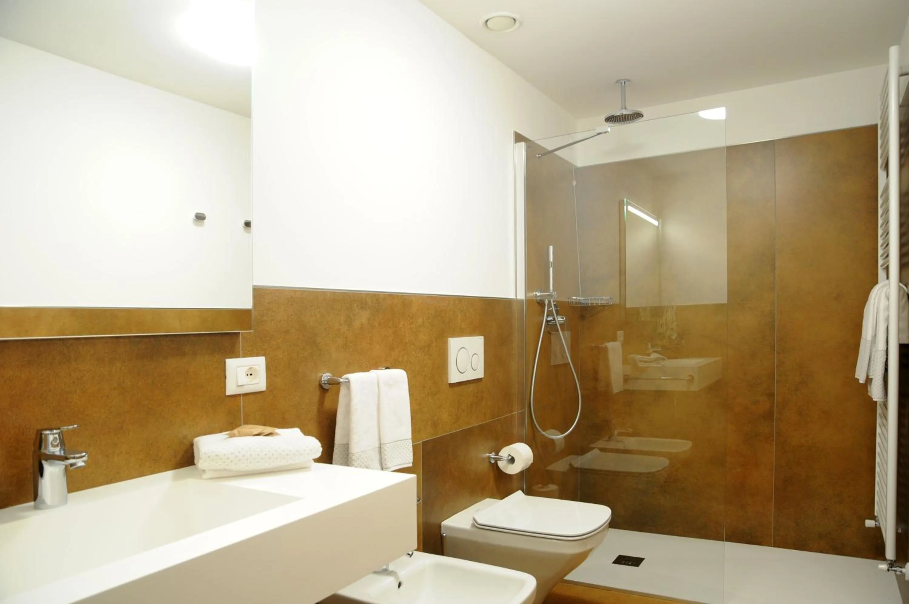 Shower in TOURING HOTEL & SPA
