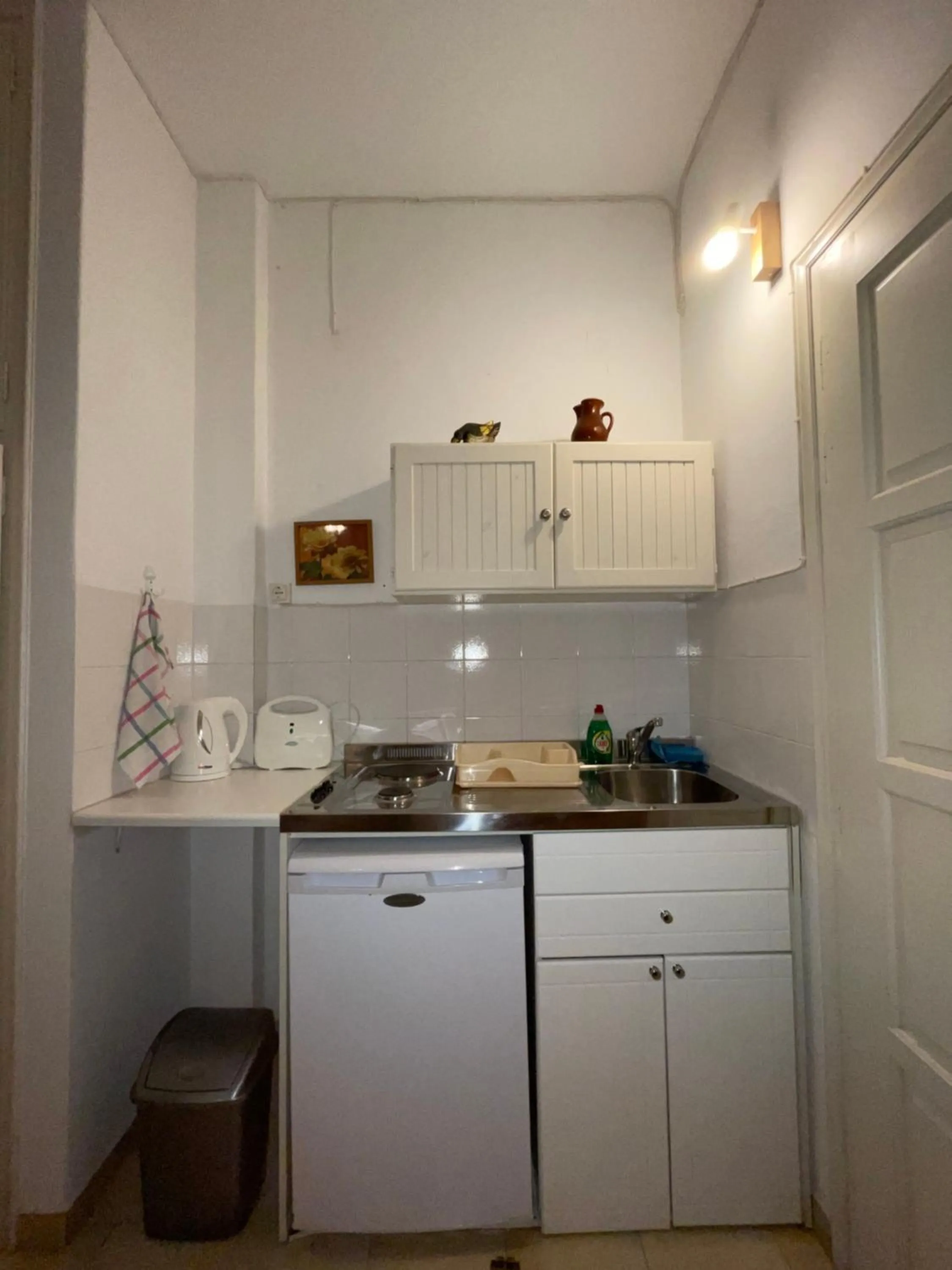 Kitchen or kitchenette in Villa Gelly's Studios