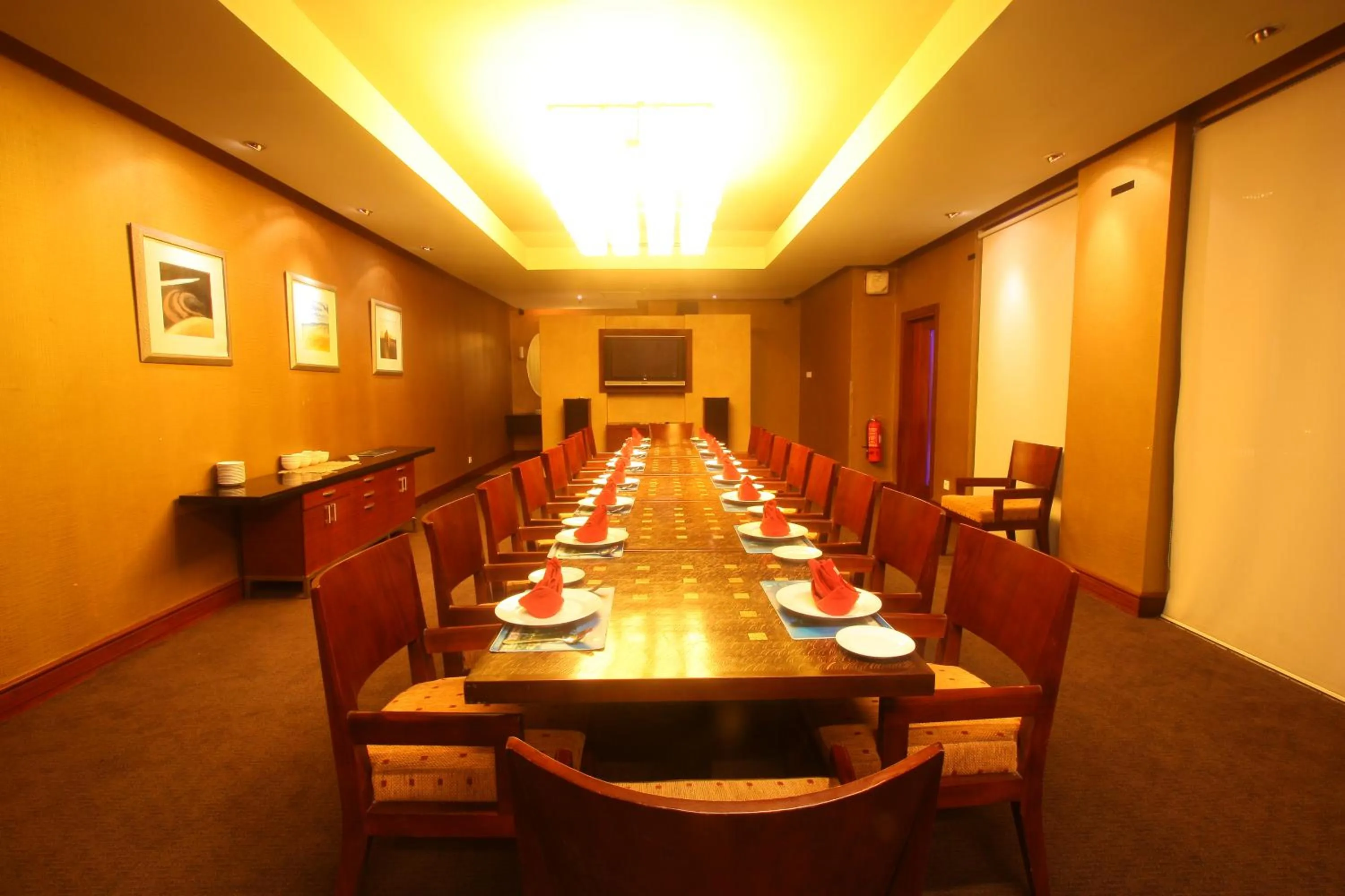 Restaurant/places to eat in Blue Sky Hotel Balikpapan