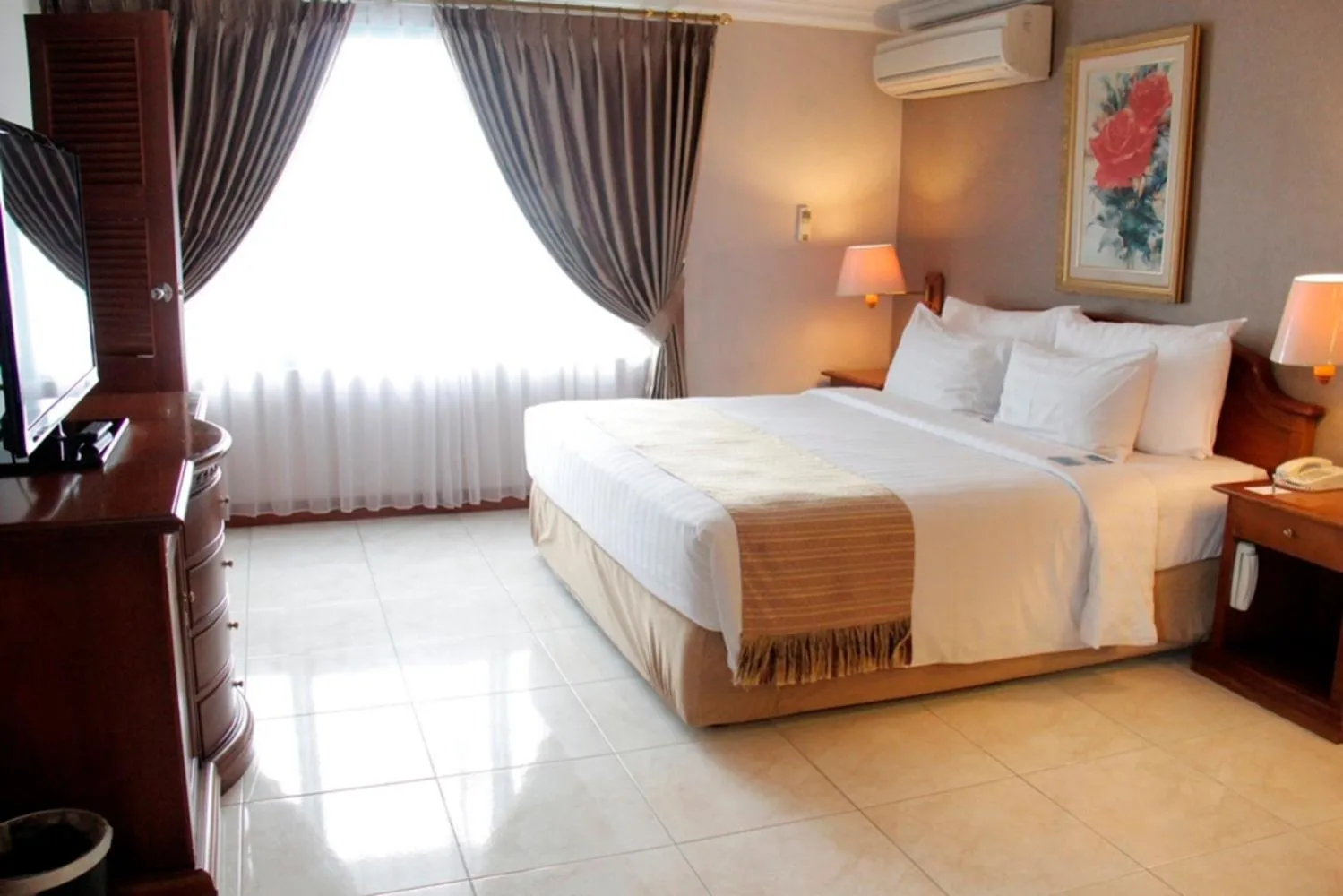Bedroom, Bed in Blue Sky Hotel Balikpapan