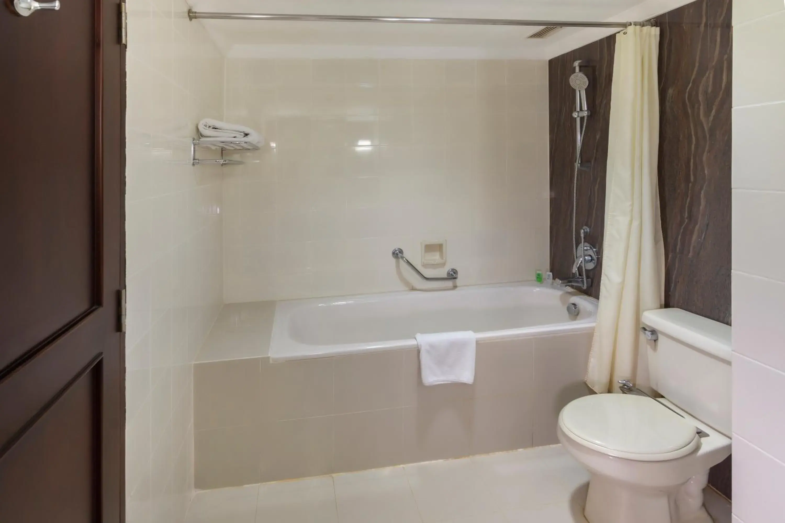 Business Twin Bed in Blue Sky Hotel Balikpapan Business Twin Bed in Blue Sky Hotel Balikpapan