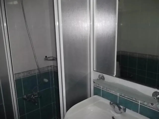 Bathroom in Antik Ridvan Hotel