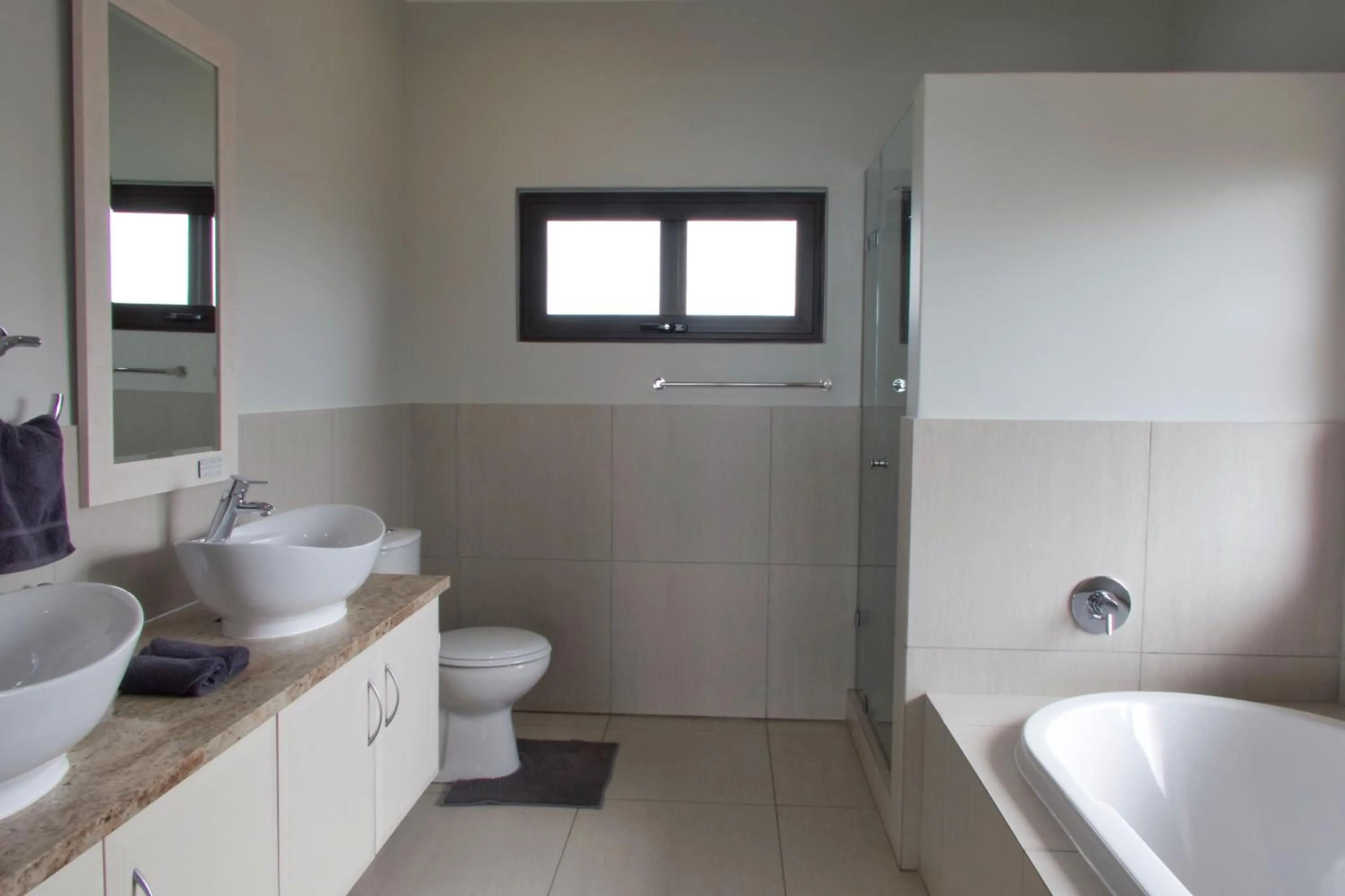 Bathroom in Shaloha Guesthouse on Supertubes