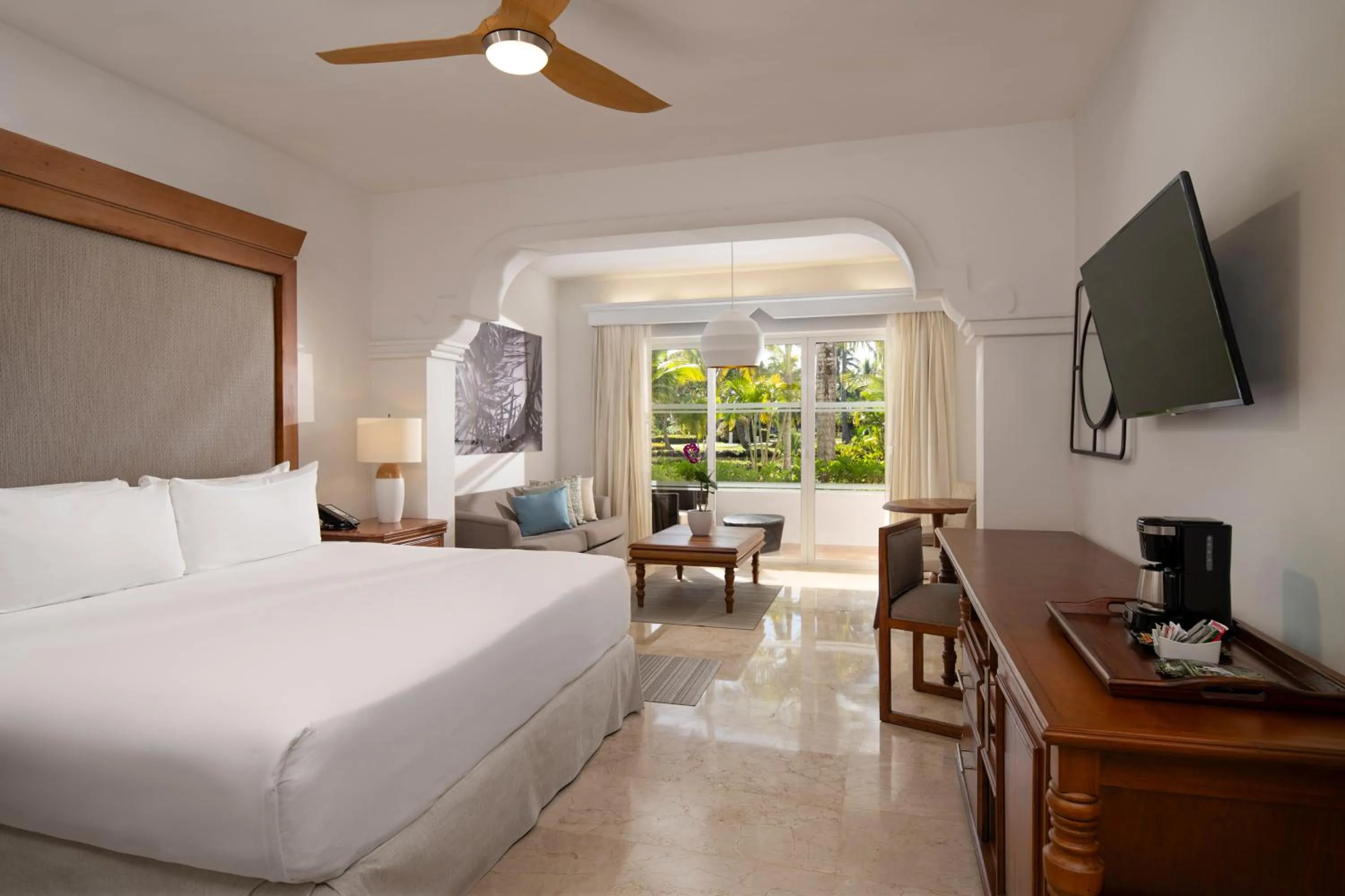 Bed in Meliá Caribe Beach Resort-All Inclusive