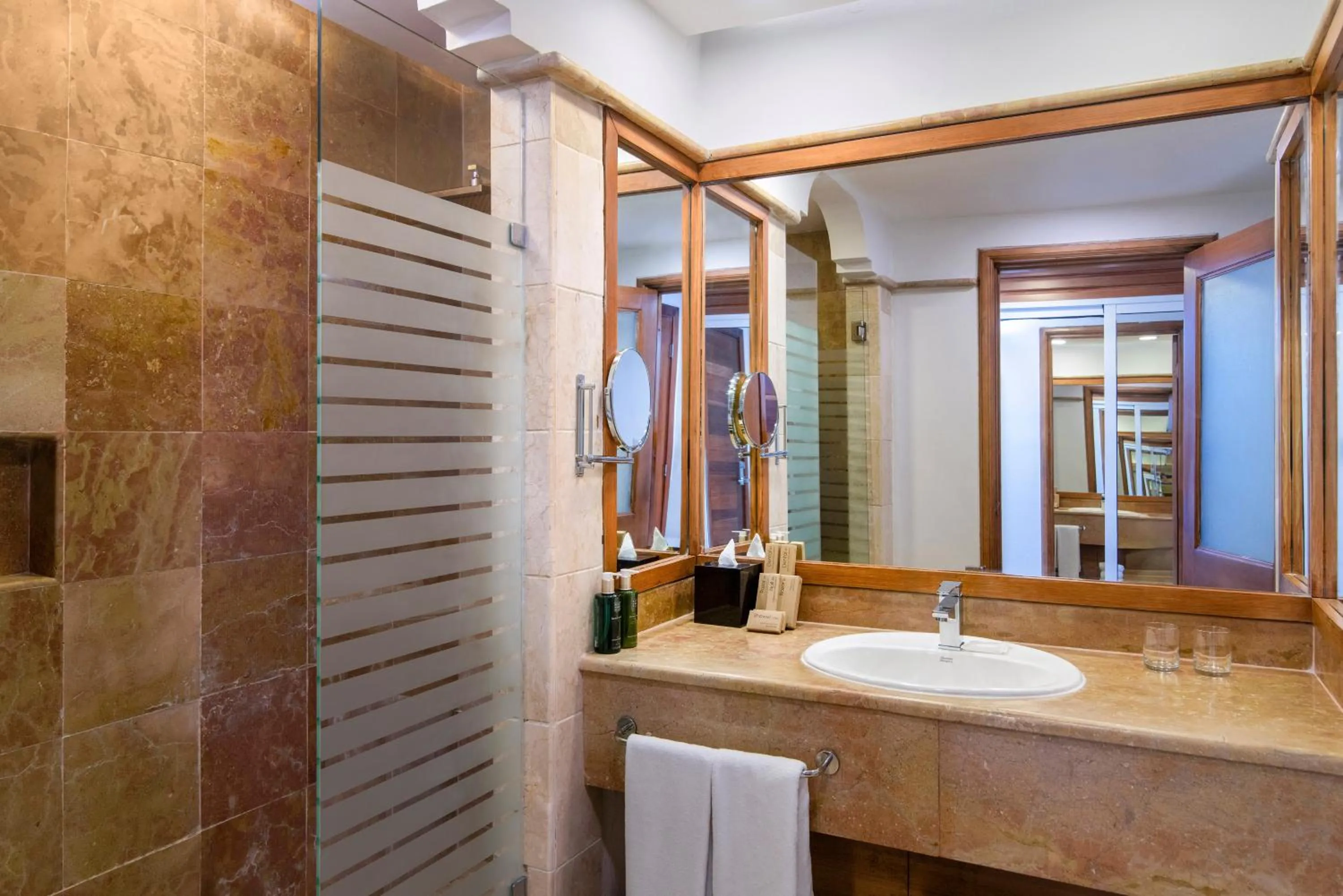 Shower in Meliá Caribe Beach Resort-All Inclusive