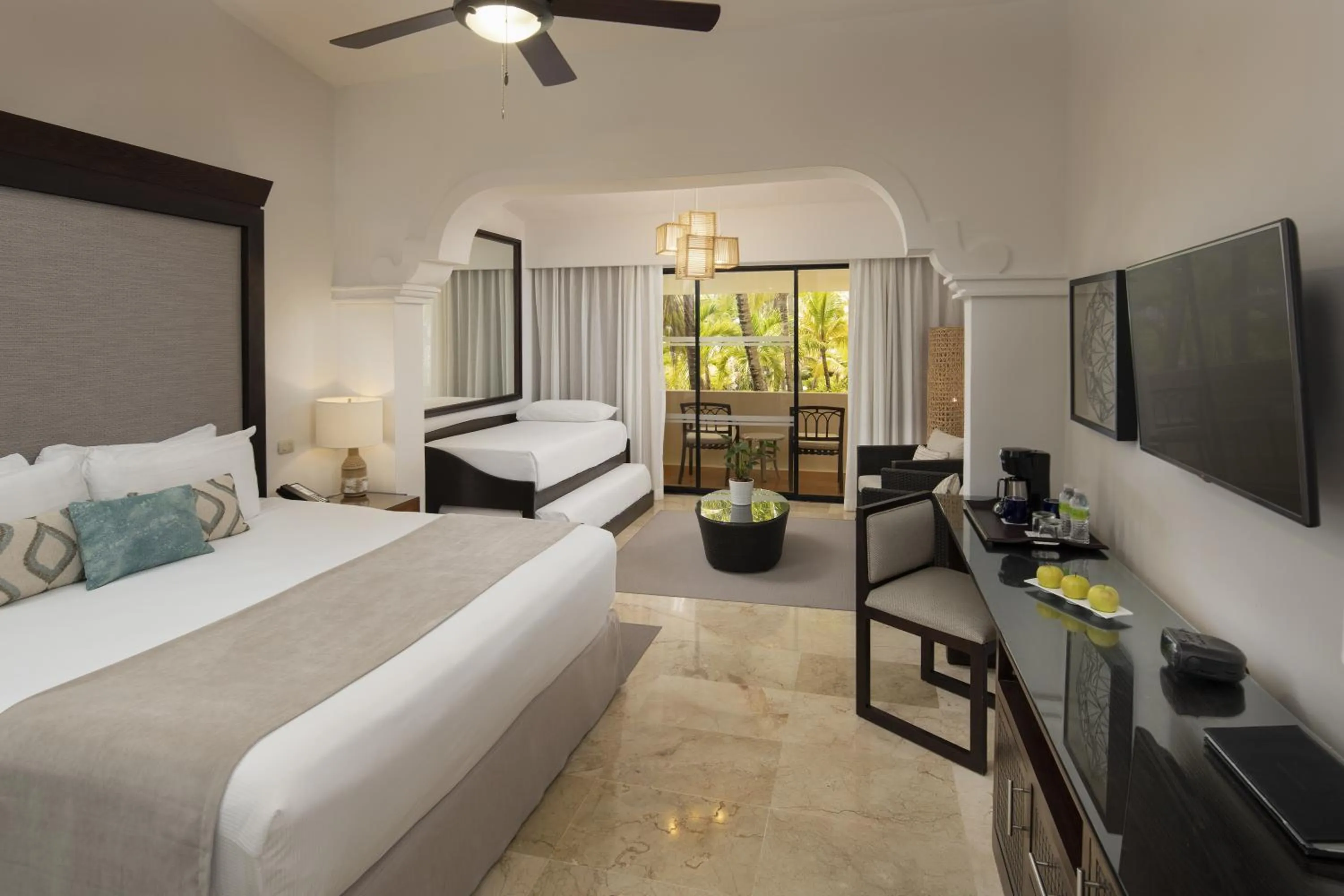 Bed in Meliá Caribe Beach Resort-All Inclusive