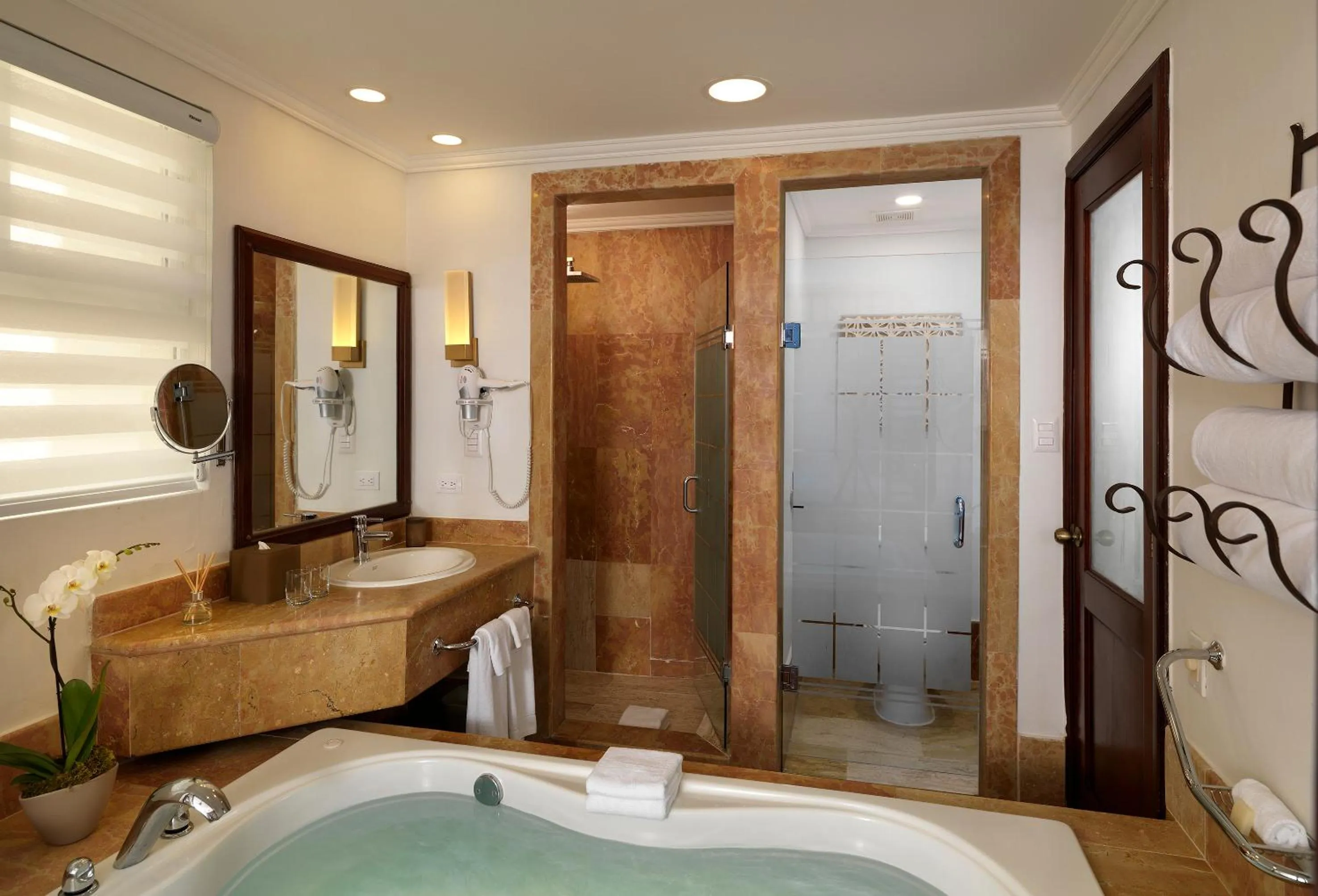 Shower in Meliá Caribe Beach Resort-All Inclusive