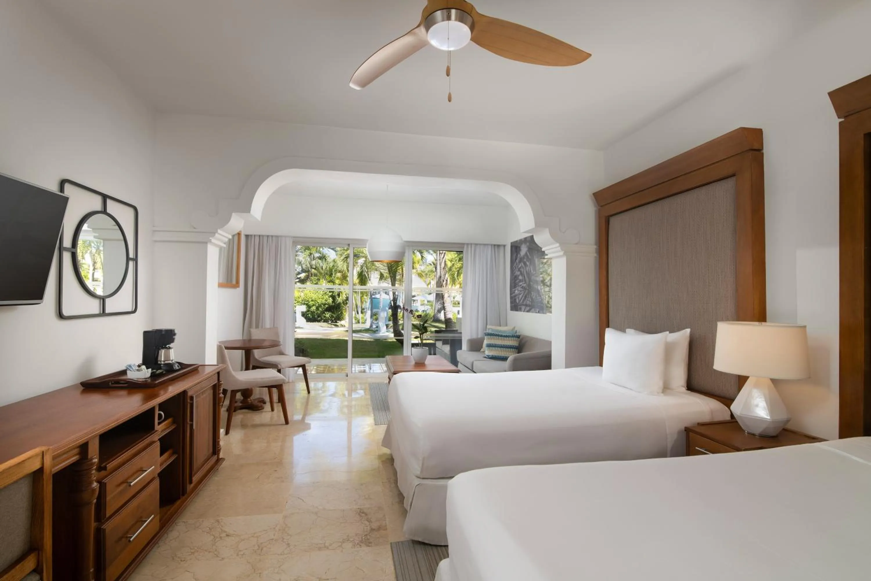 Bed in Meliá Caribe Beach Resort-All Inclusive
