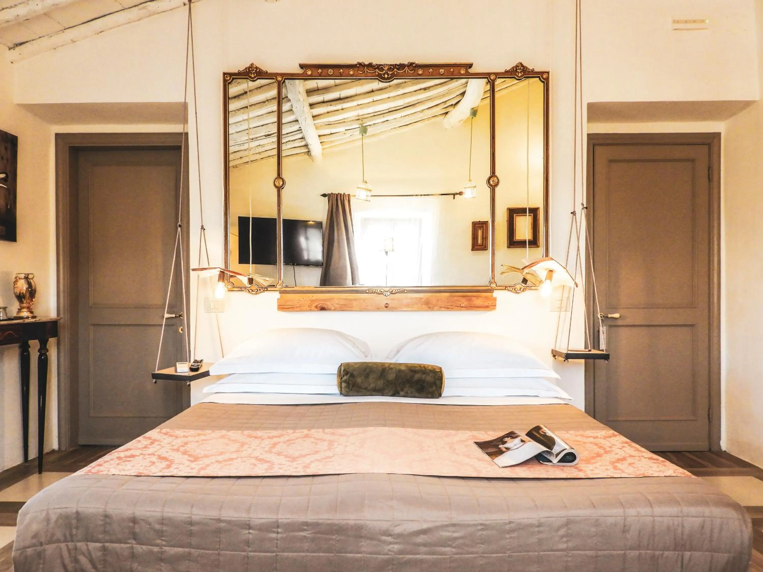 Shower, Bed in Tenuta Cortedomina