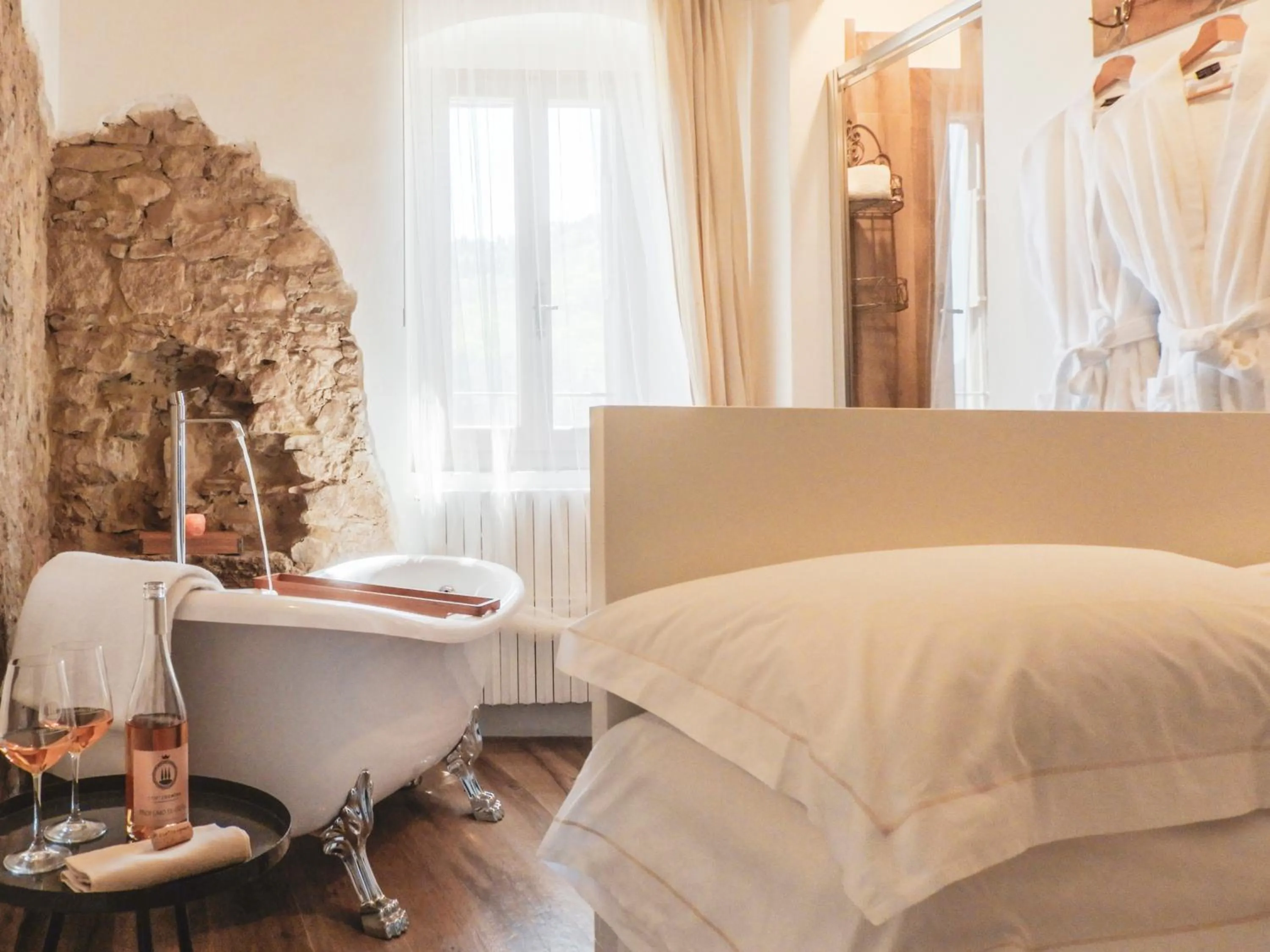 Shower, Bed in Tenuta Cortedomina