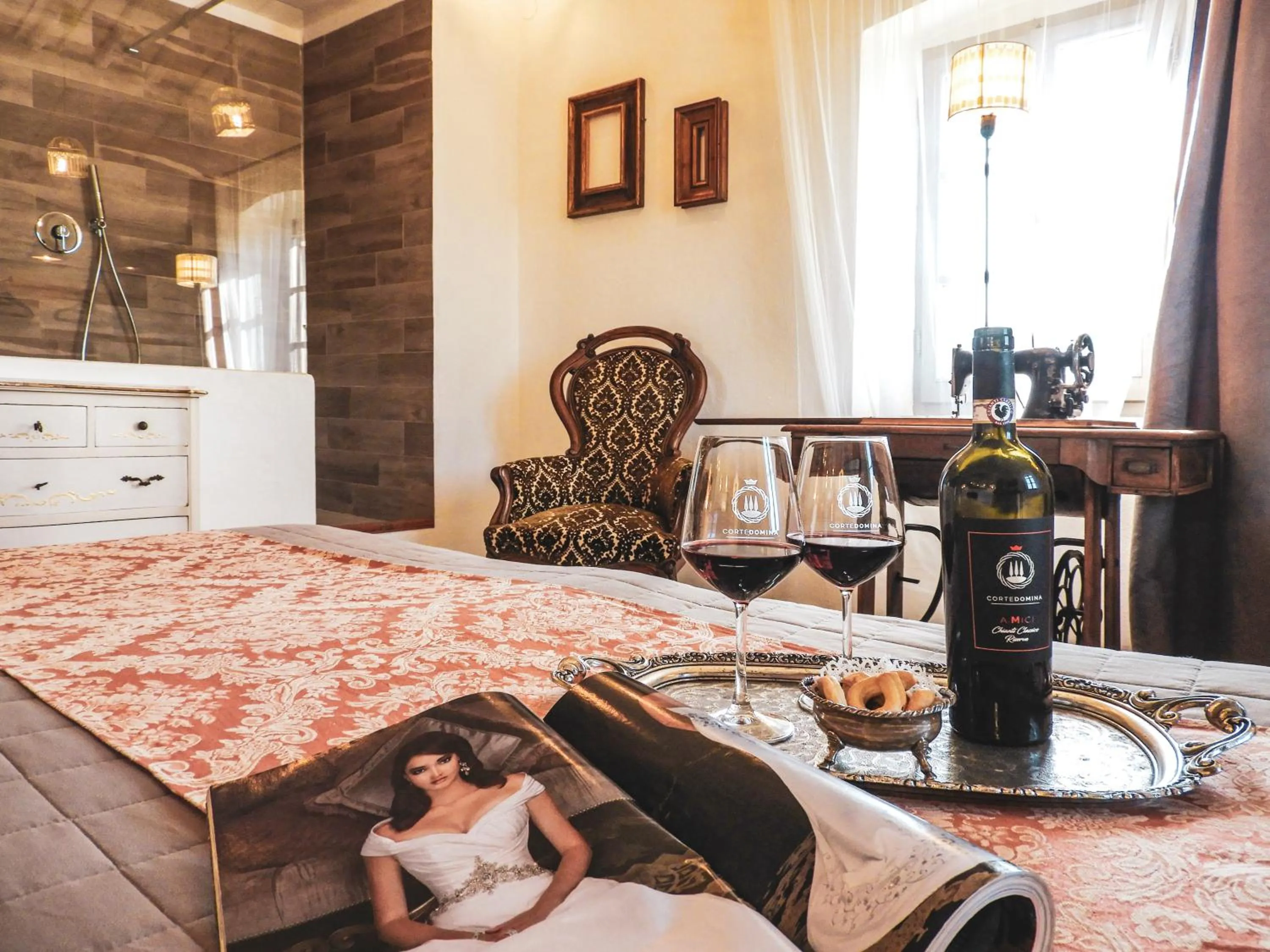 Shower, Bed in Tenuta Cortedomina