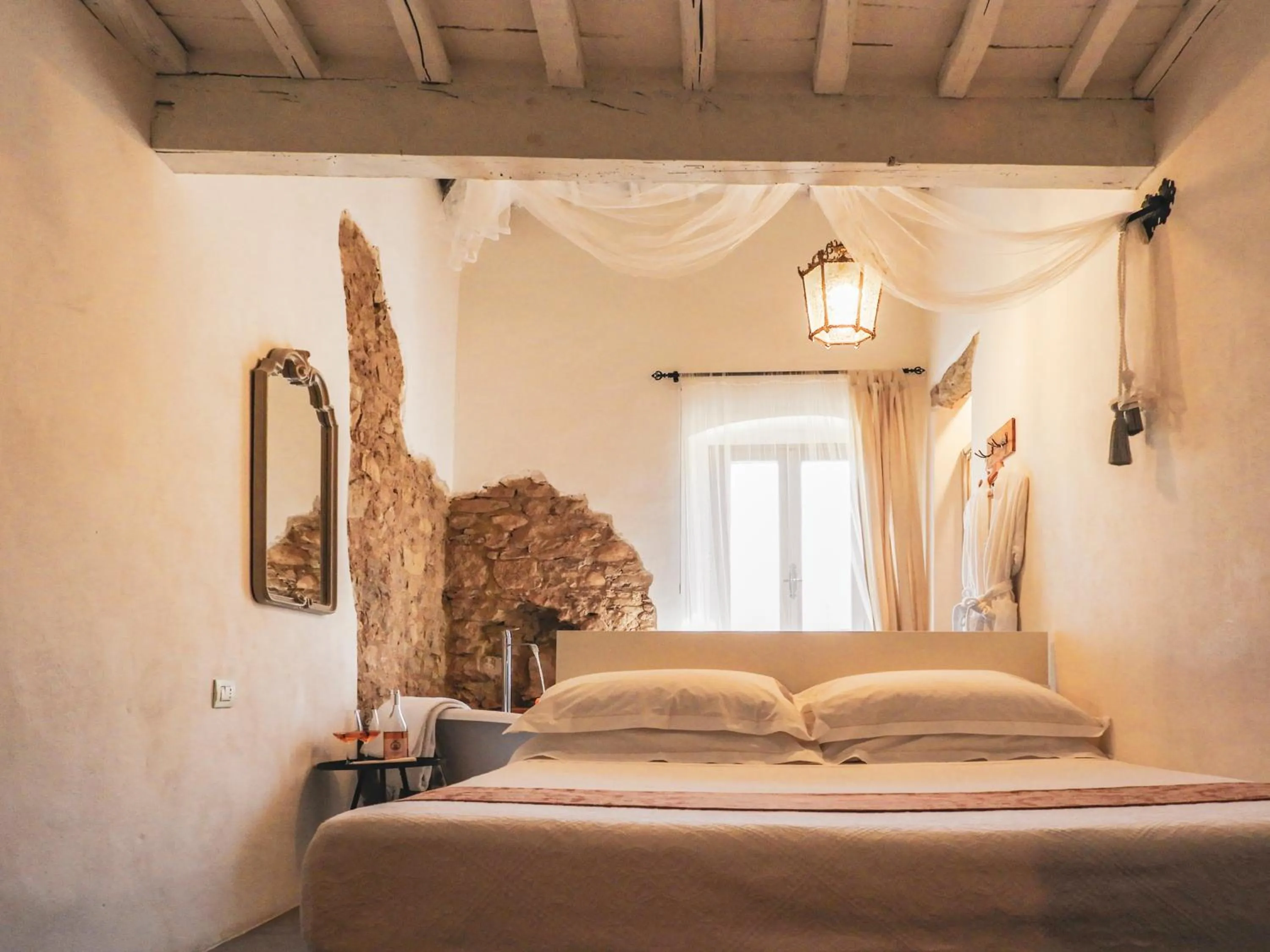 Shower, Bed in Tenuta Cortedomina