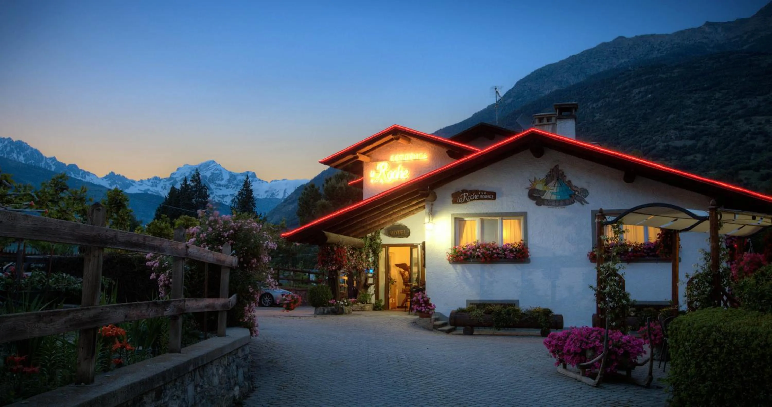 Facade/entrance in La Roche Hotel Appartments