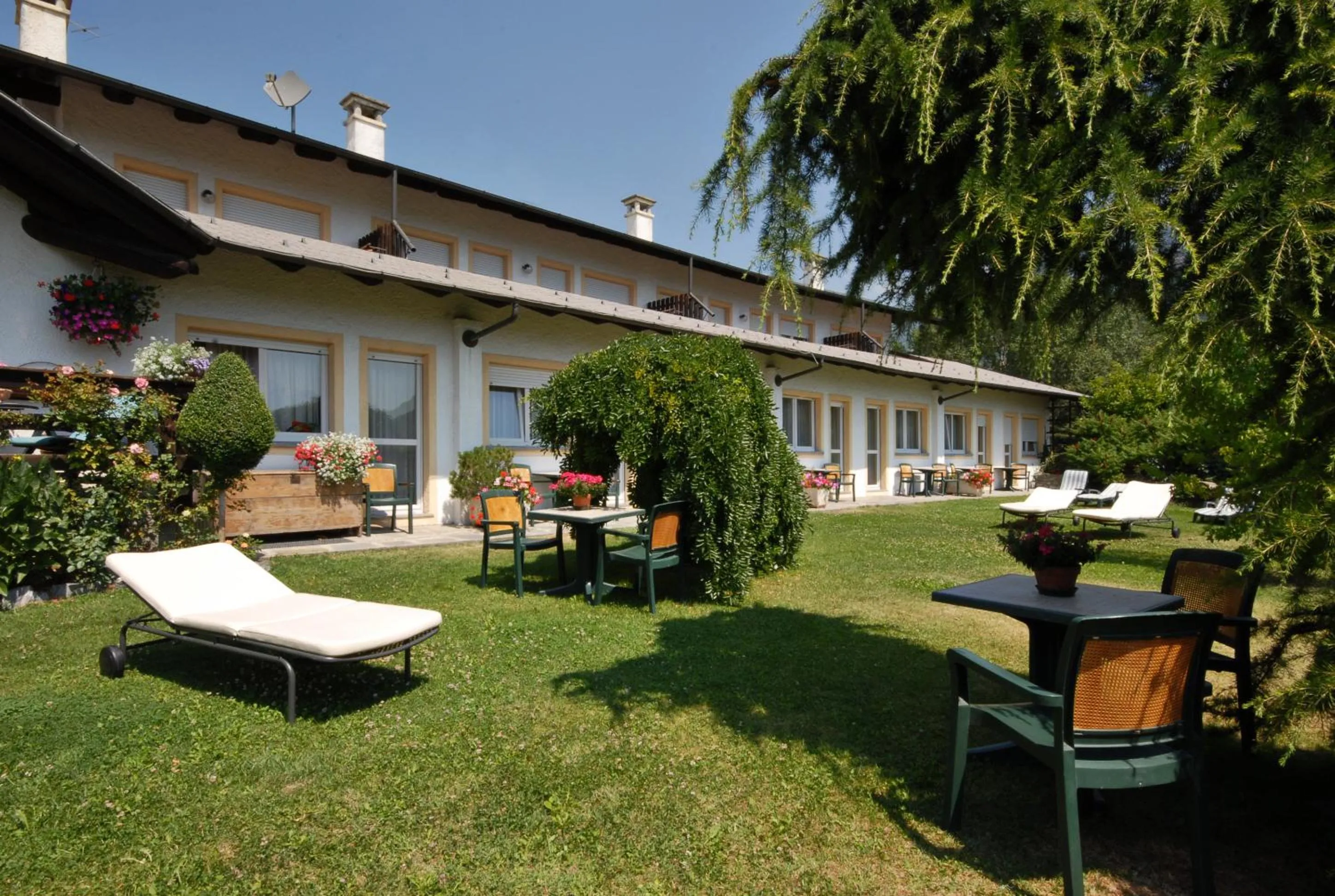 Facade/entrance in La Roche Hotel Appartments