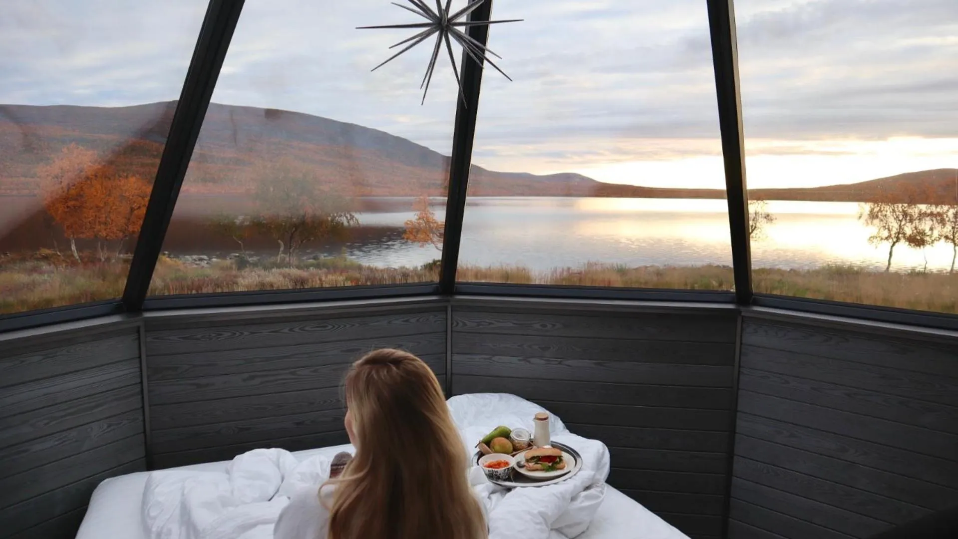 Bedroom in Arctic Land Adventure Glass Igloos