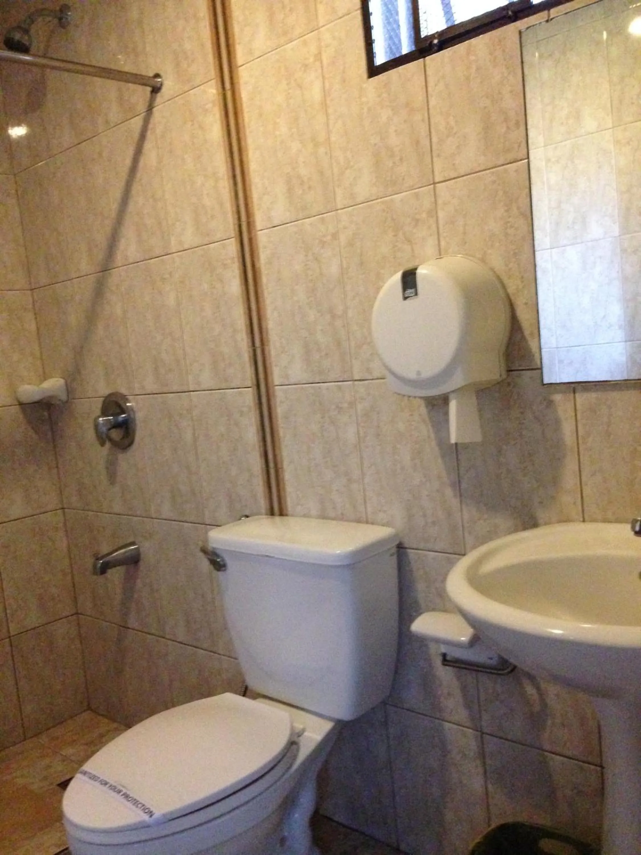 Bathroom in Hollywood Drive-In Hotel