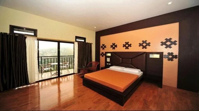 Facade/entrance, Bed in Hollywood Drive-In Hotel