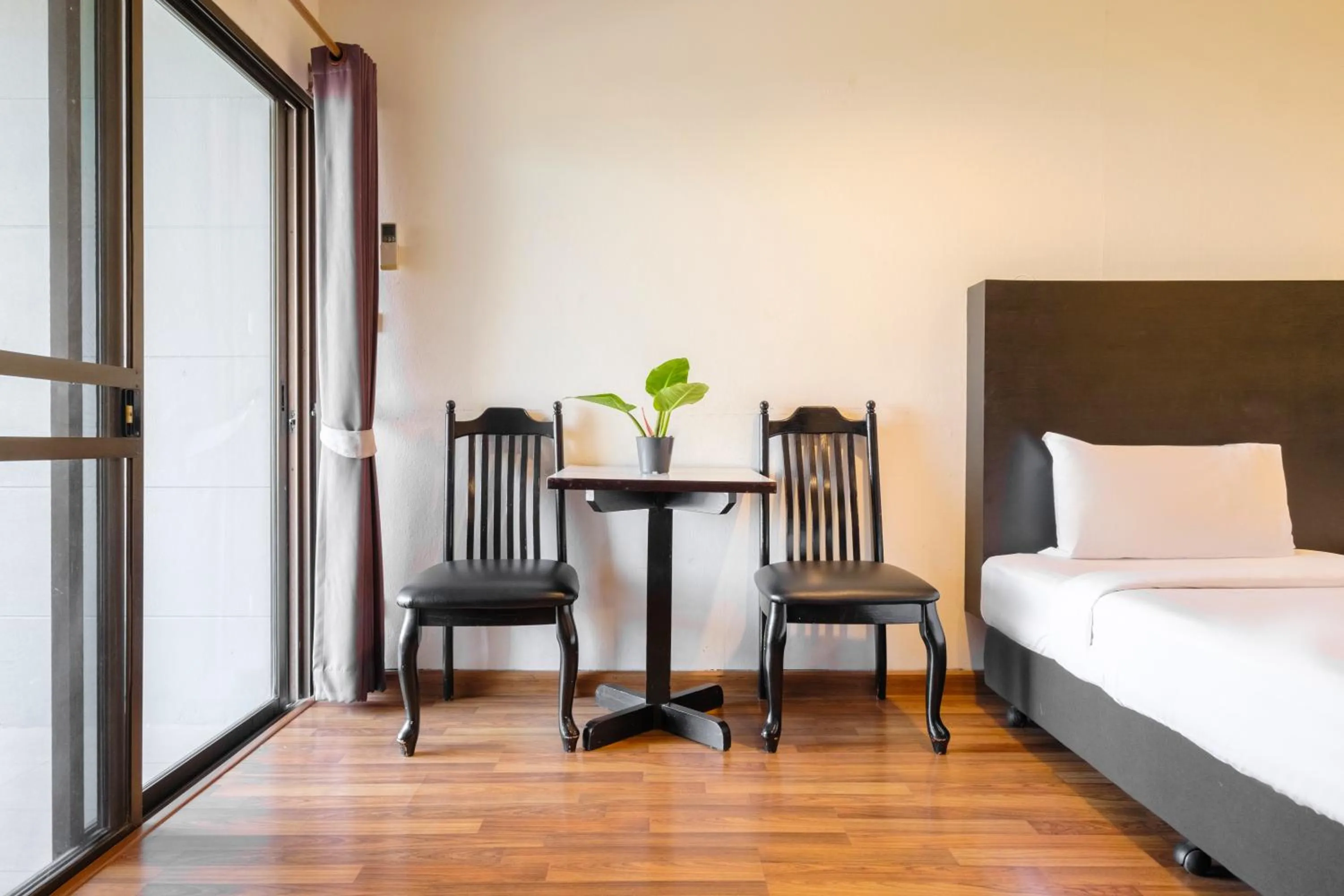 Dining area, Bed in Boss Mansion