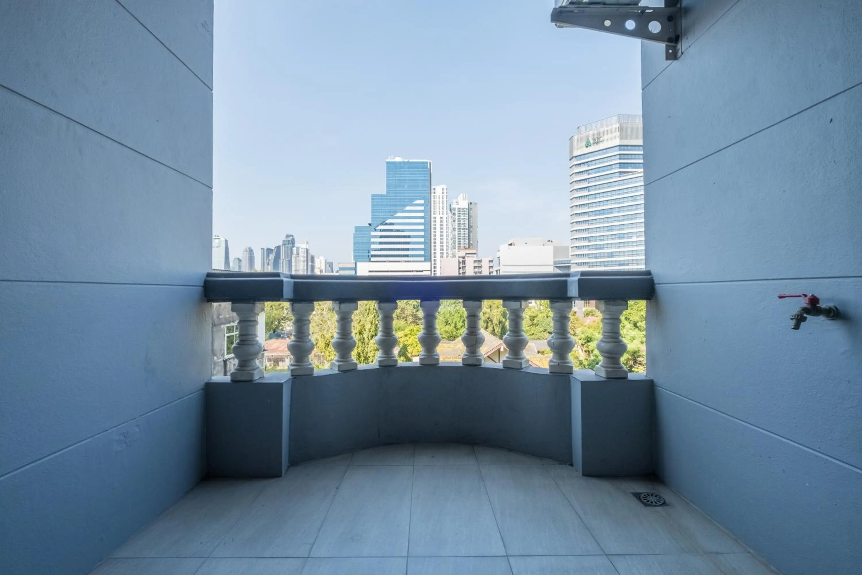 Balcony/Terrace in Boss Mansion