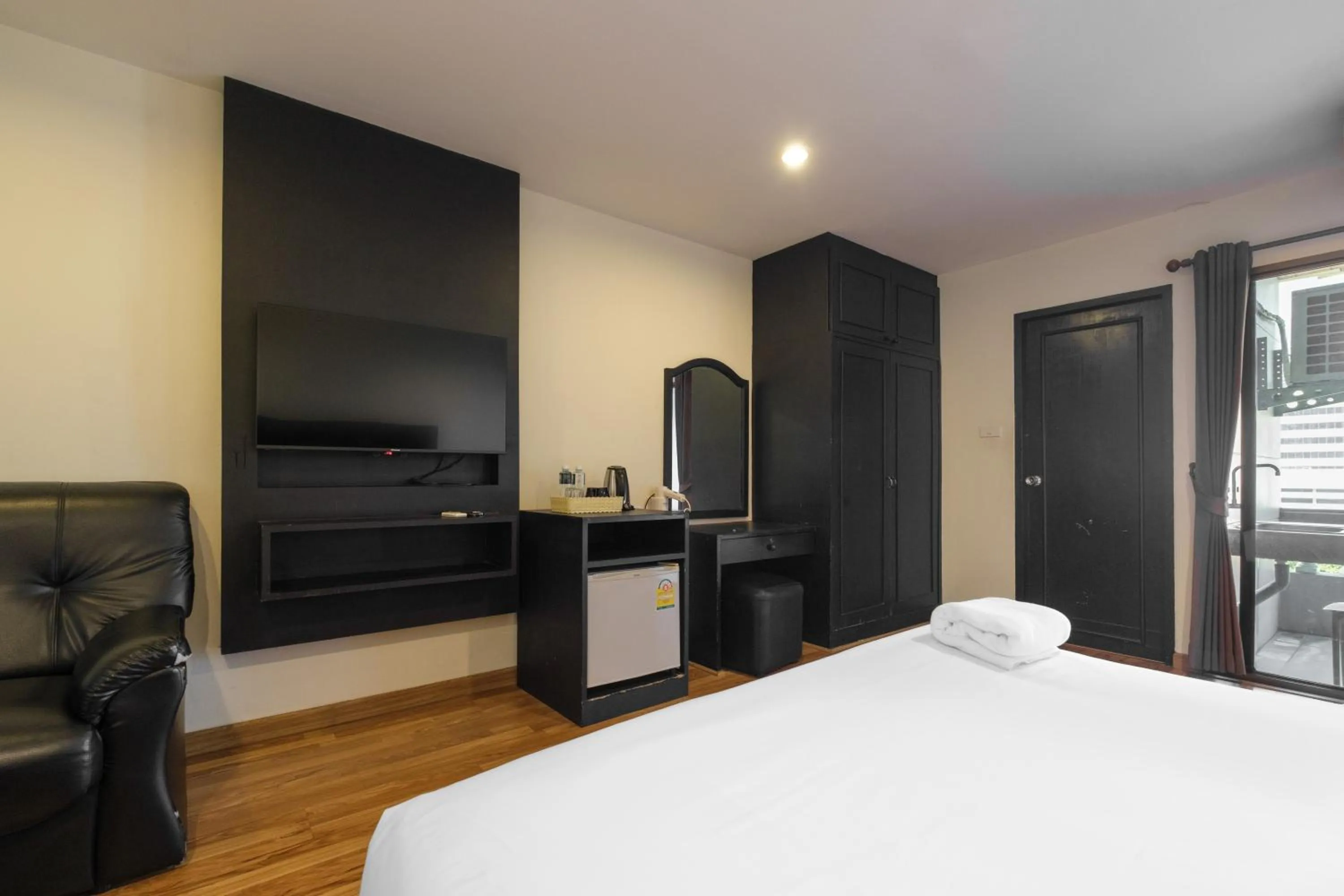 minibar, Bed in Boss Mansion