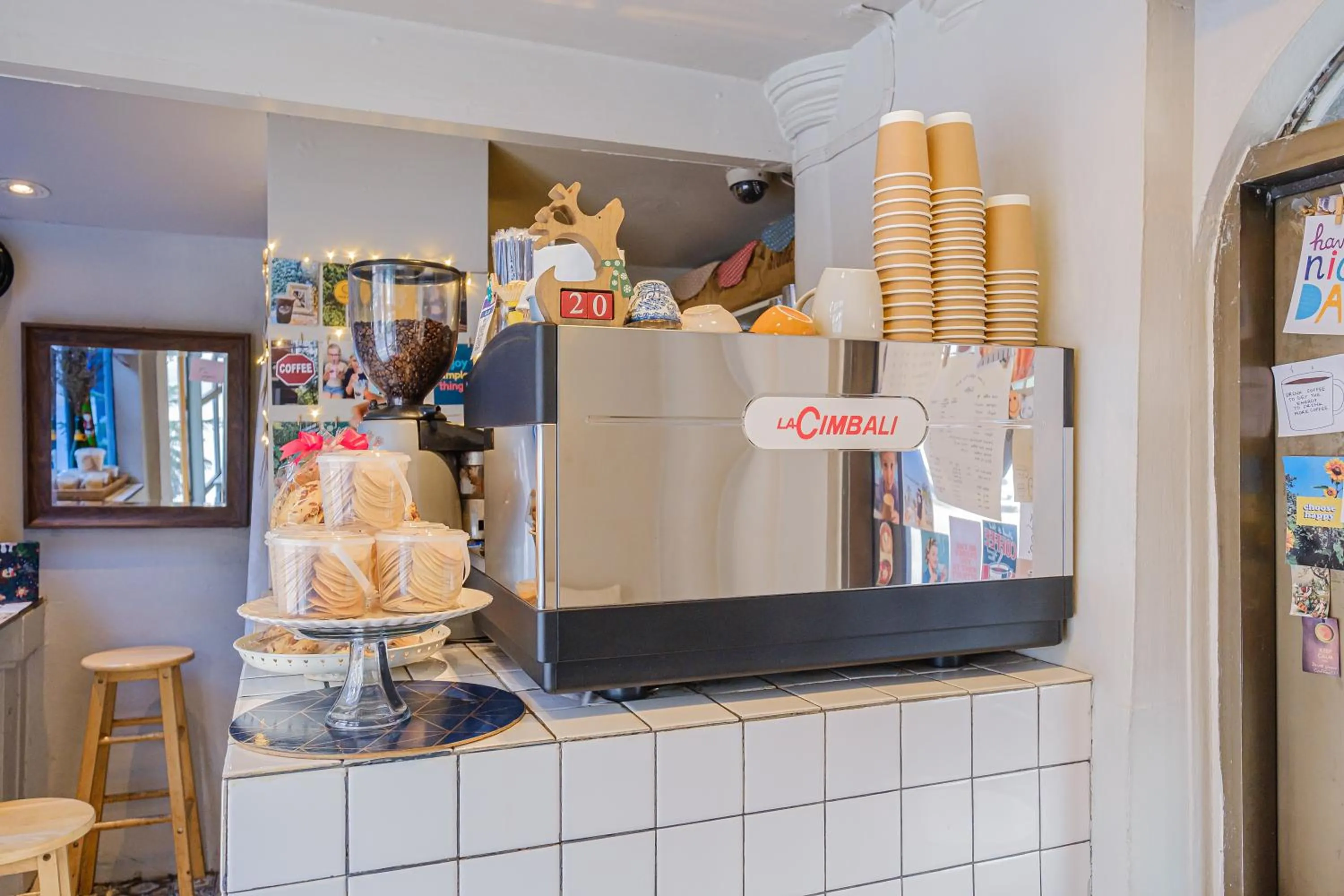 Restaurant/places to eat in Boss Mansion