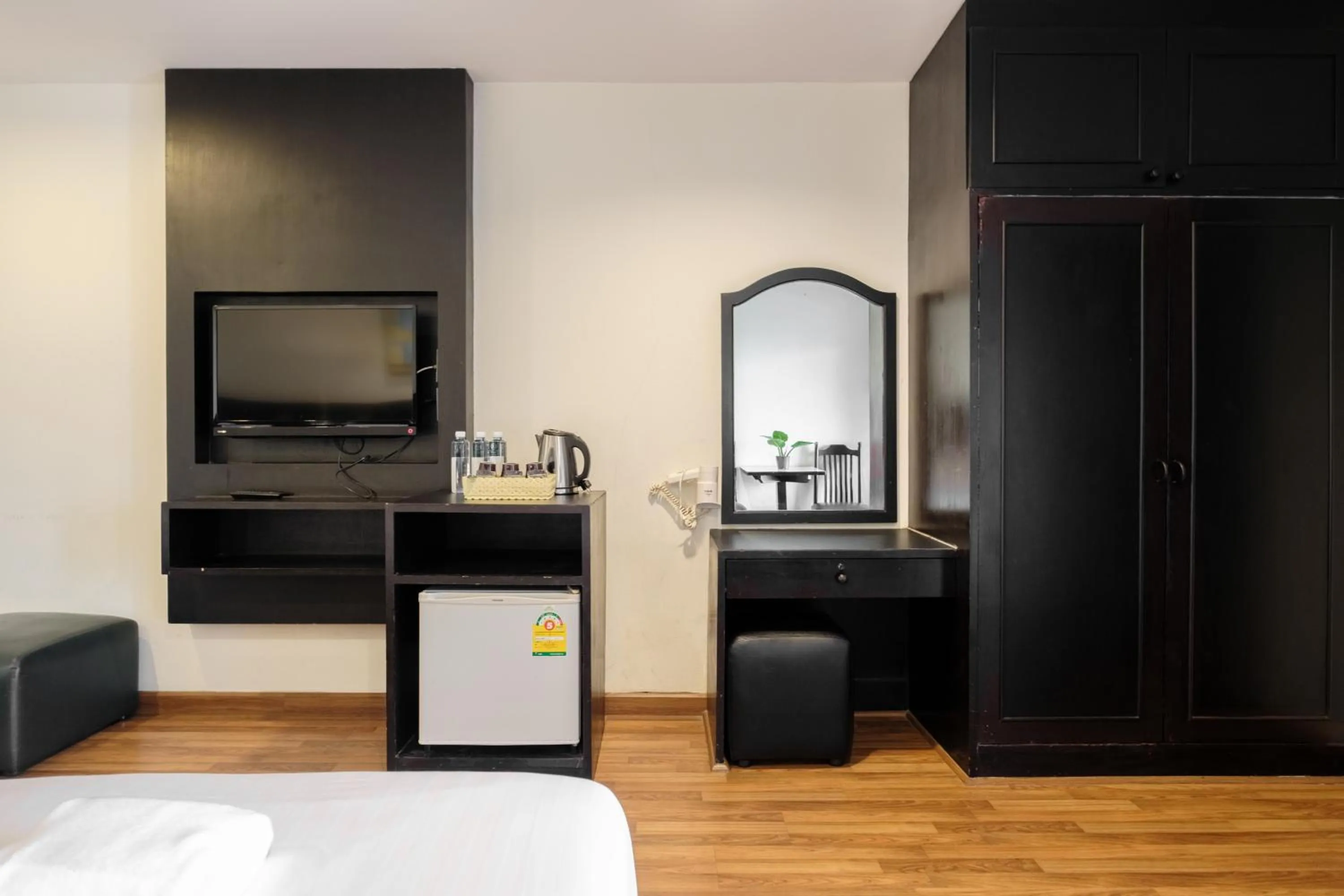 wardrobe, Bed in Boss Mansion