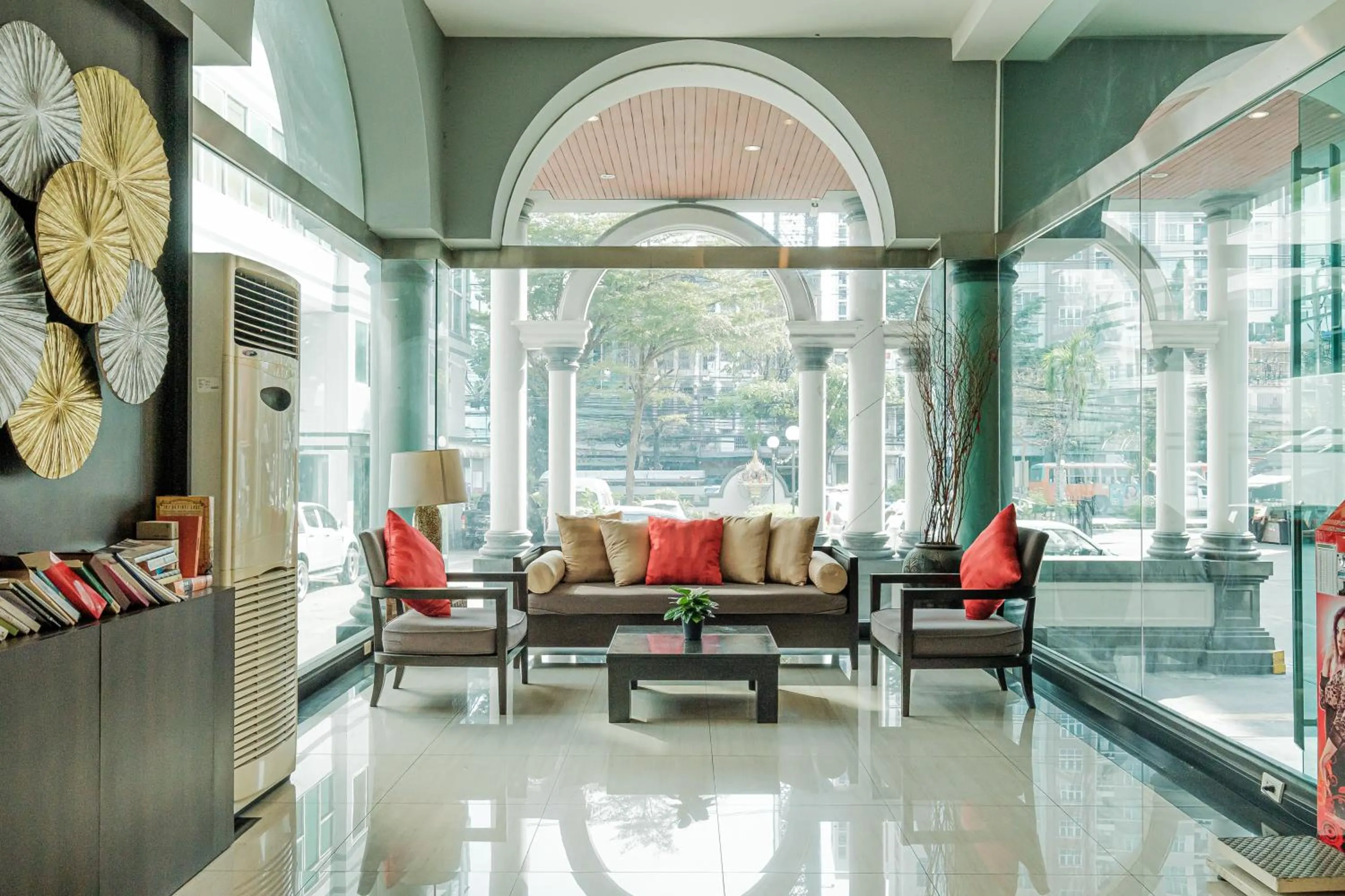 Lobby or reception in Boss Mansion