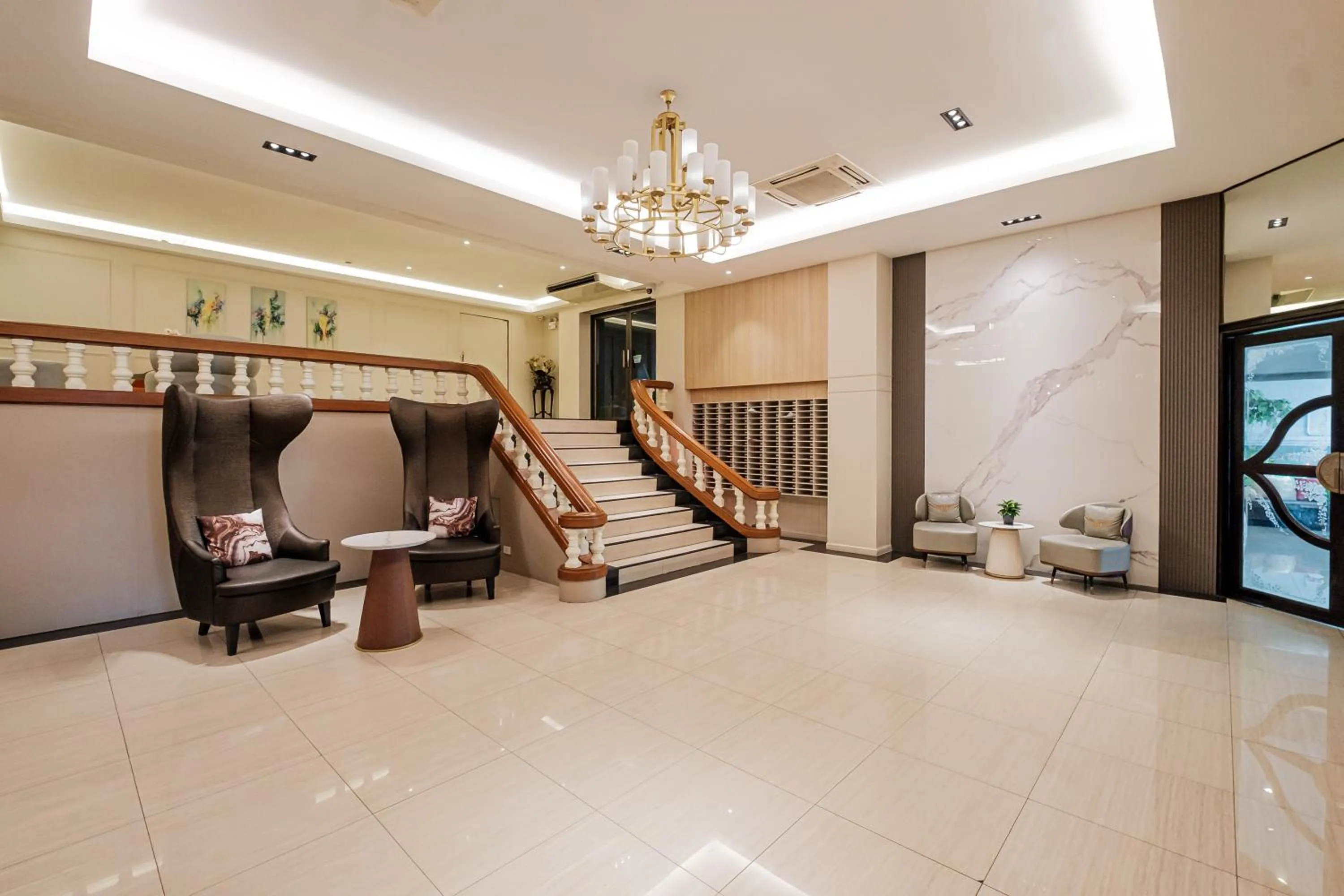 Lobby or reception in Boss Mansion