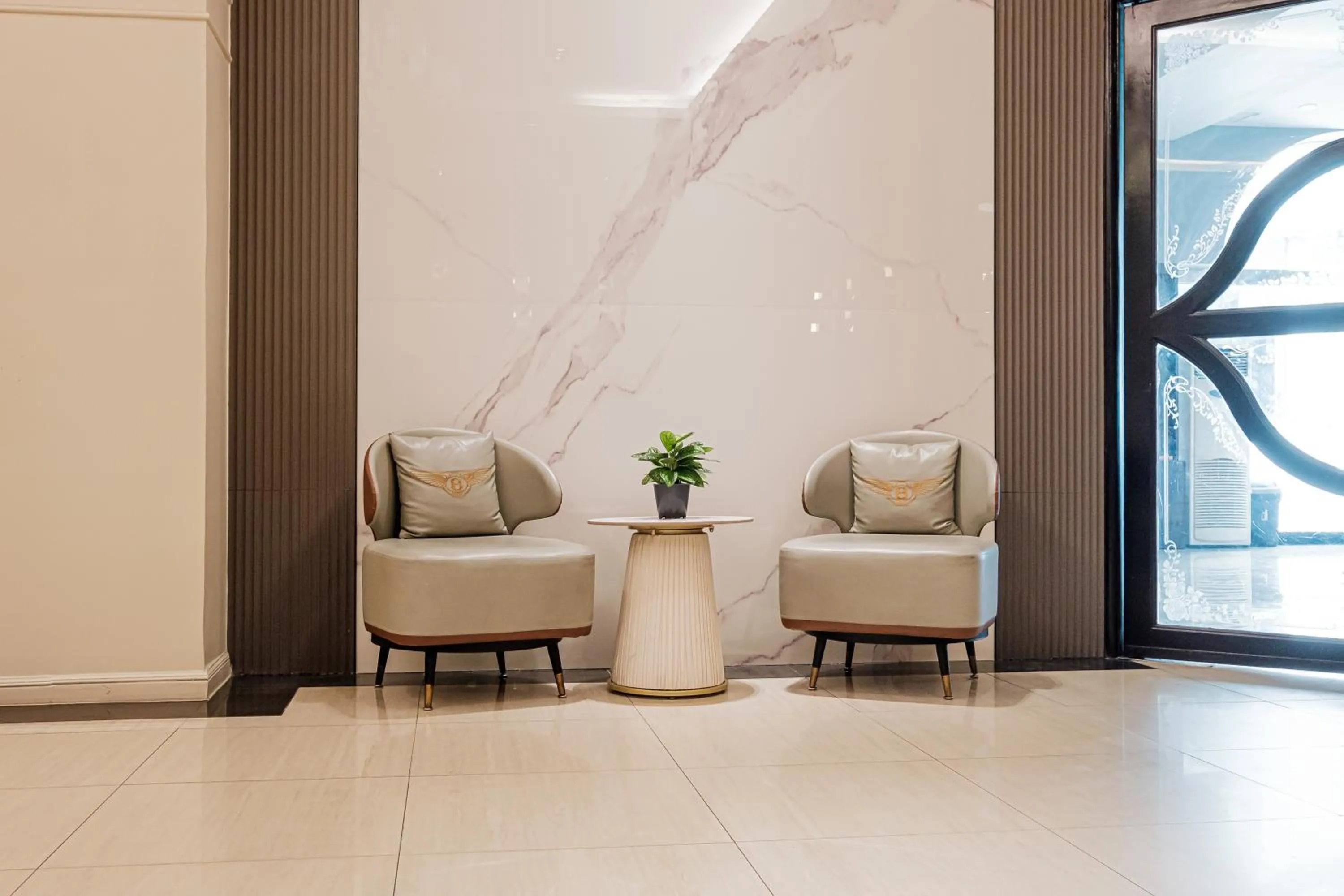 Lobby or reception in Boss Mansion