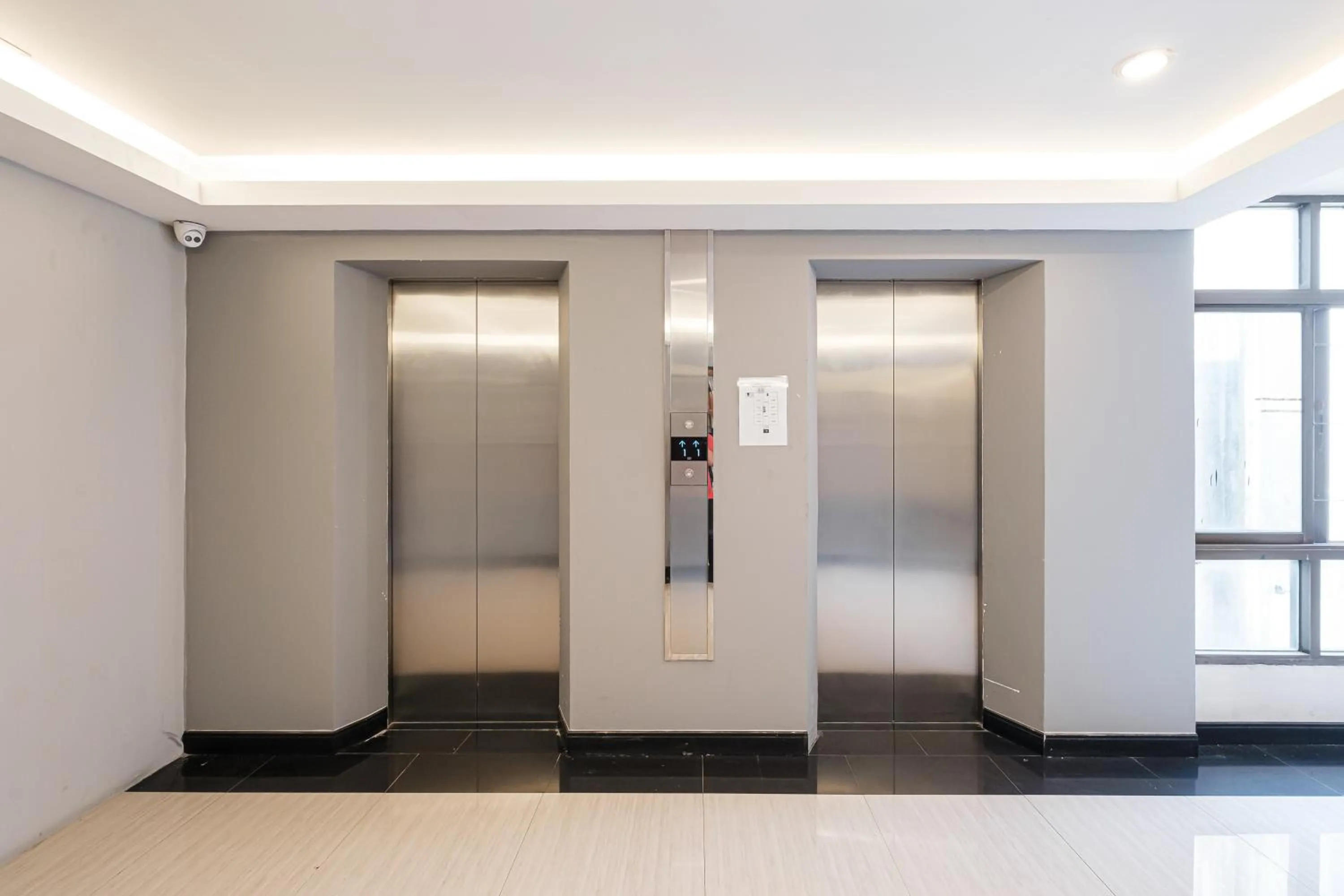 elevator in Boss Mansion