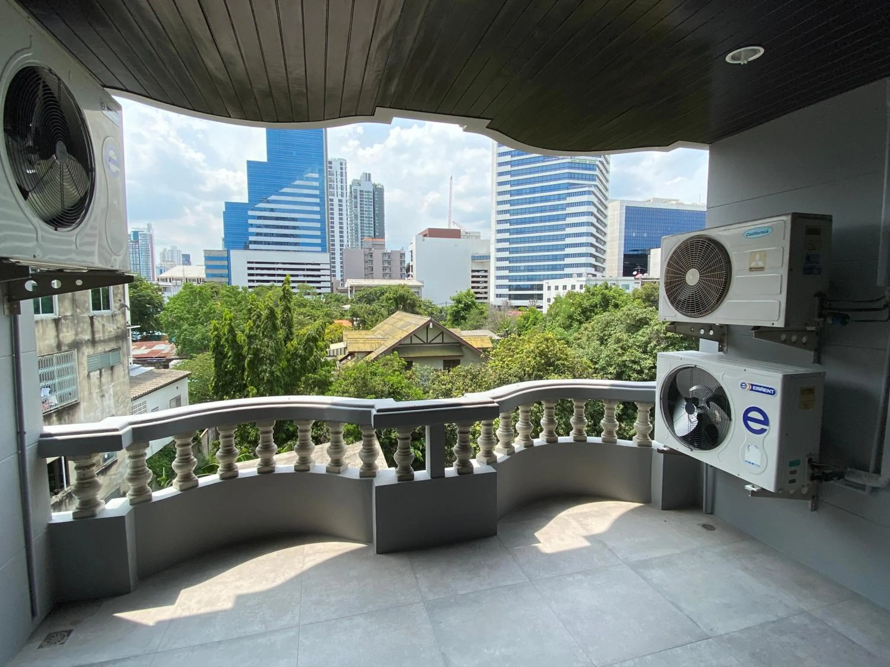 Balcony/Terrace in Boss Mansion