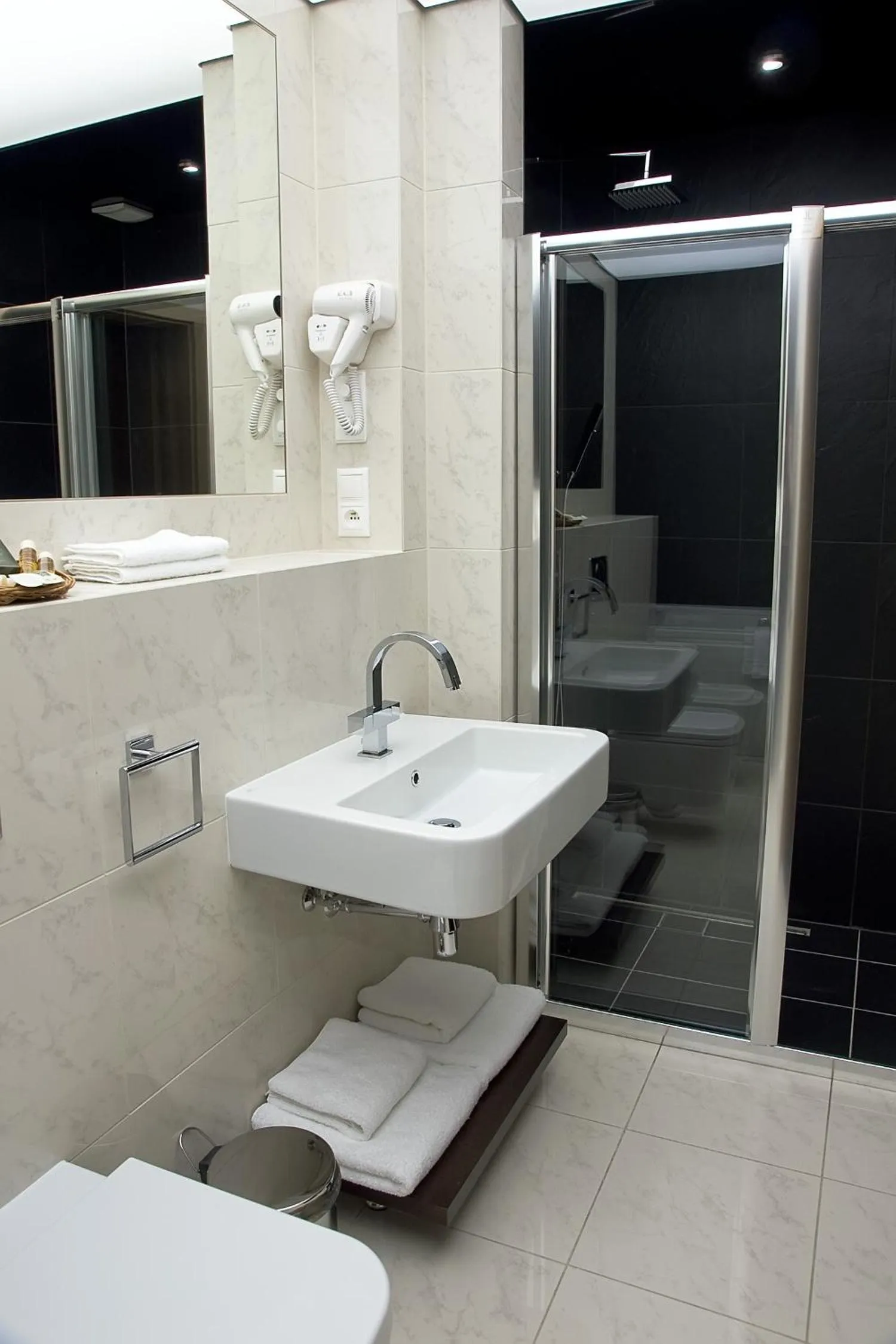 Bathroom in Hotel Habenda