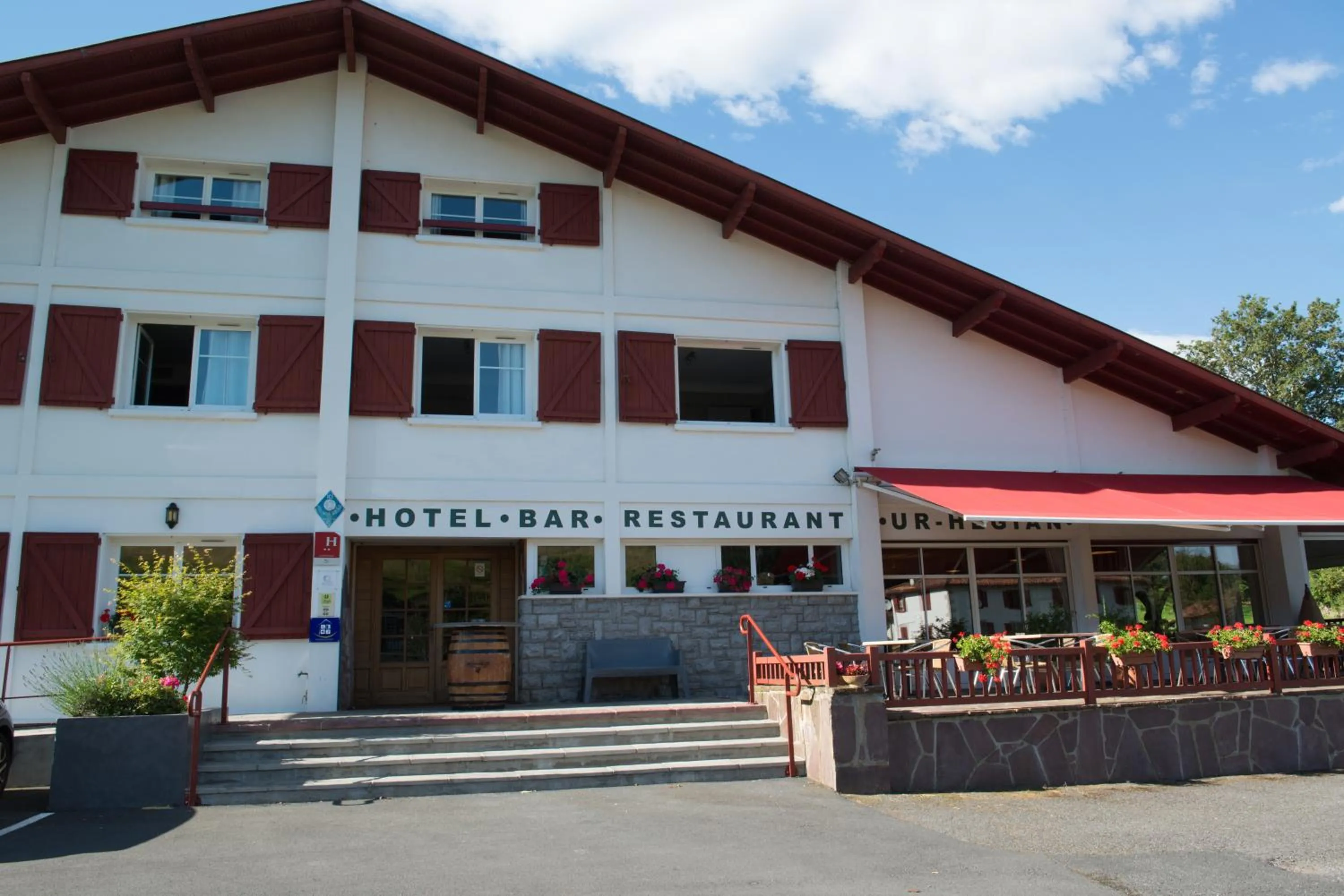 Facade/entrance in Logis Hotel Ur-Hegian