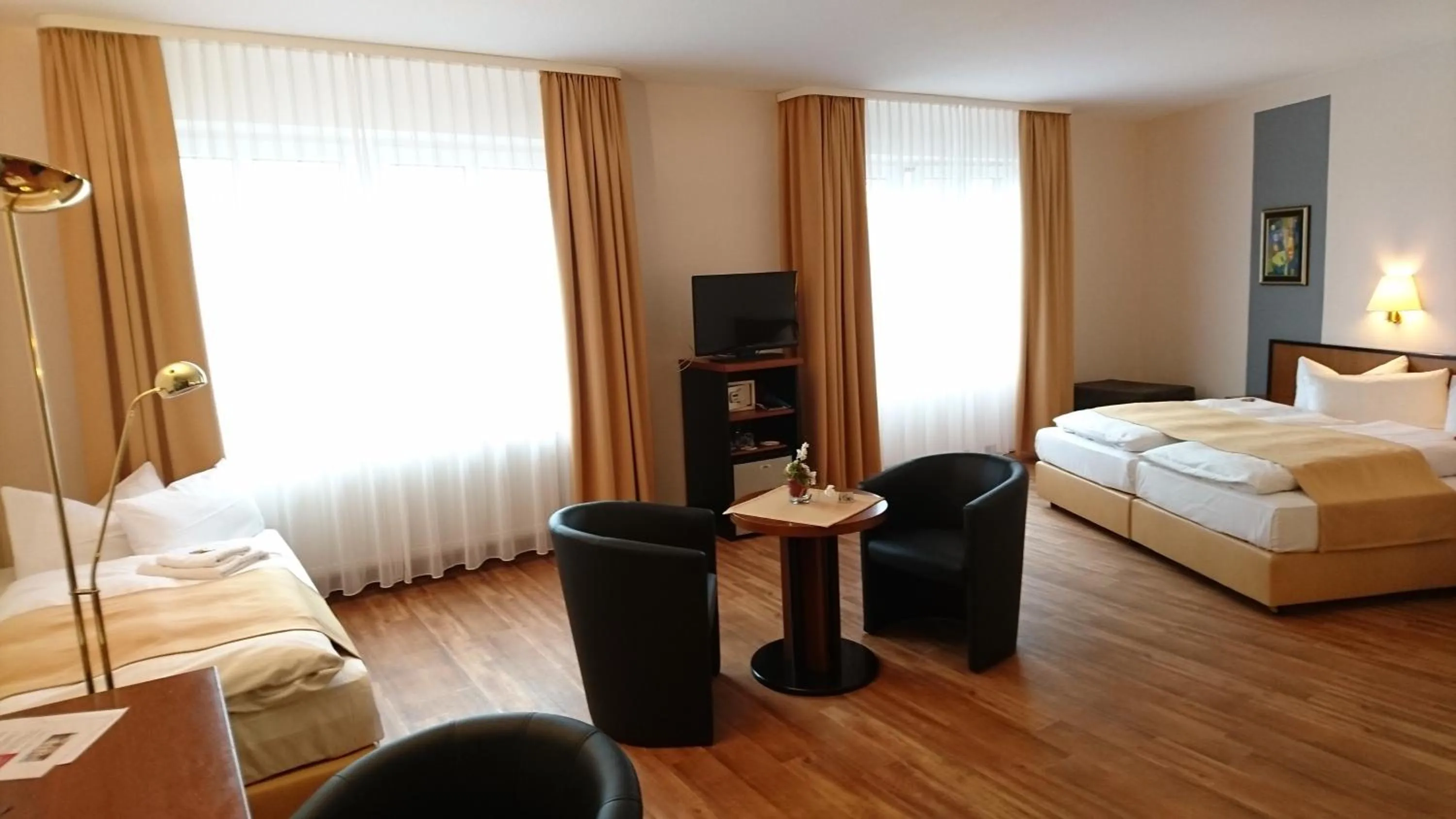 Seating area, Bed in City Hotel Aschersleben