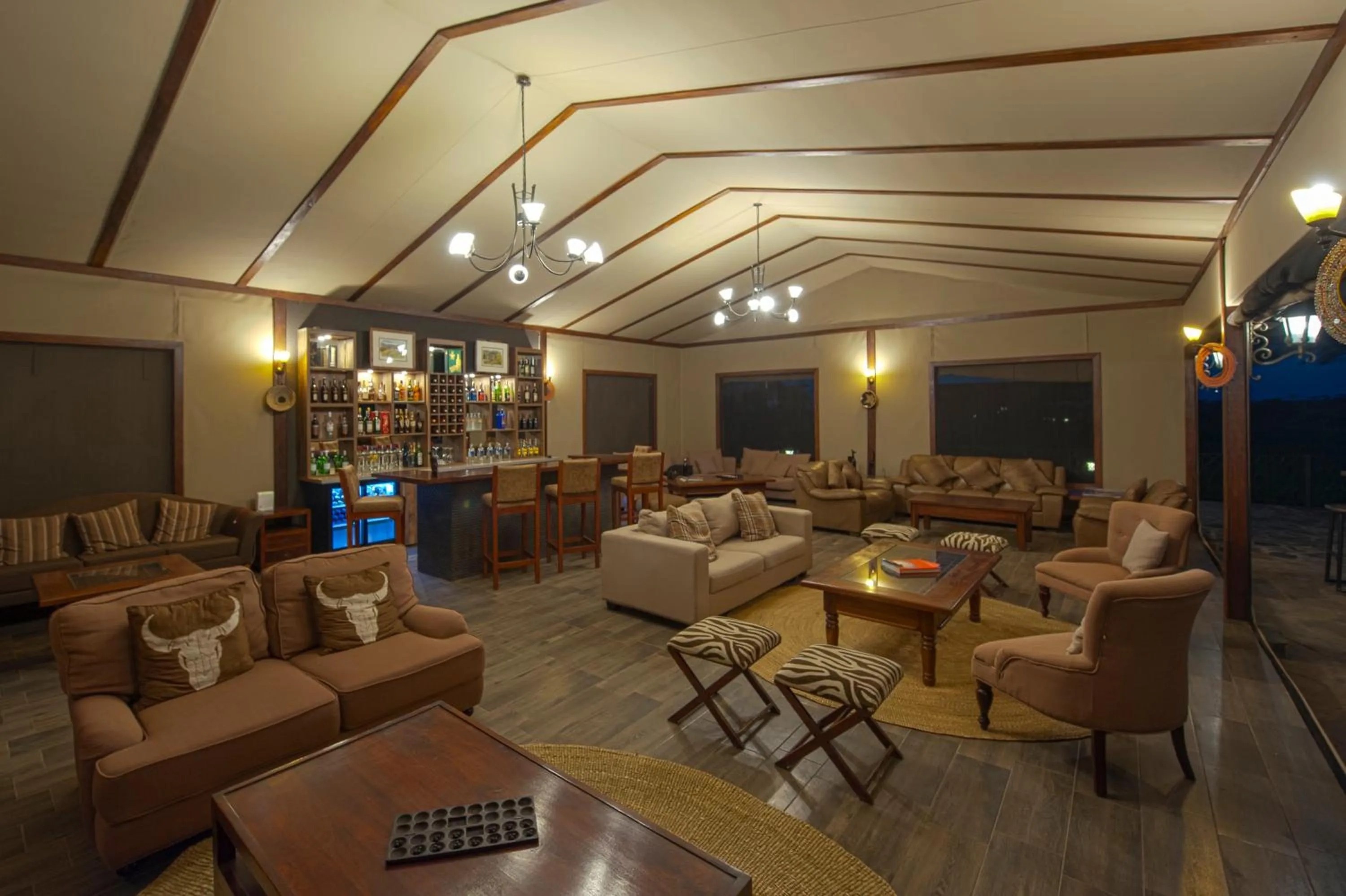 Lounge or bar in Serengeti Sametu Camp