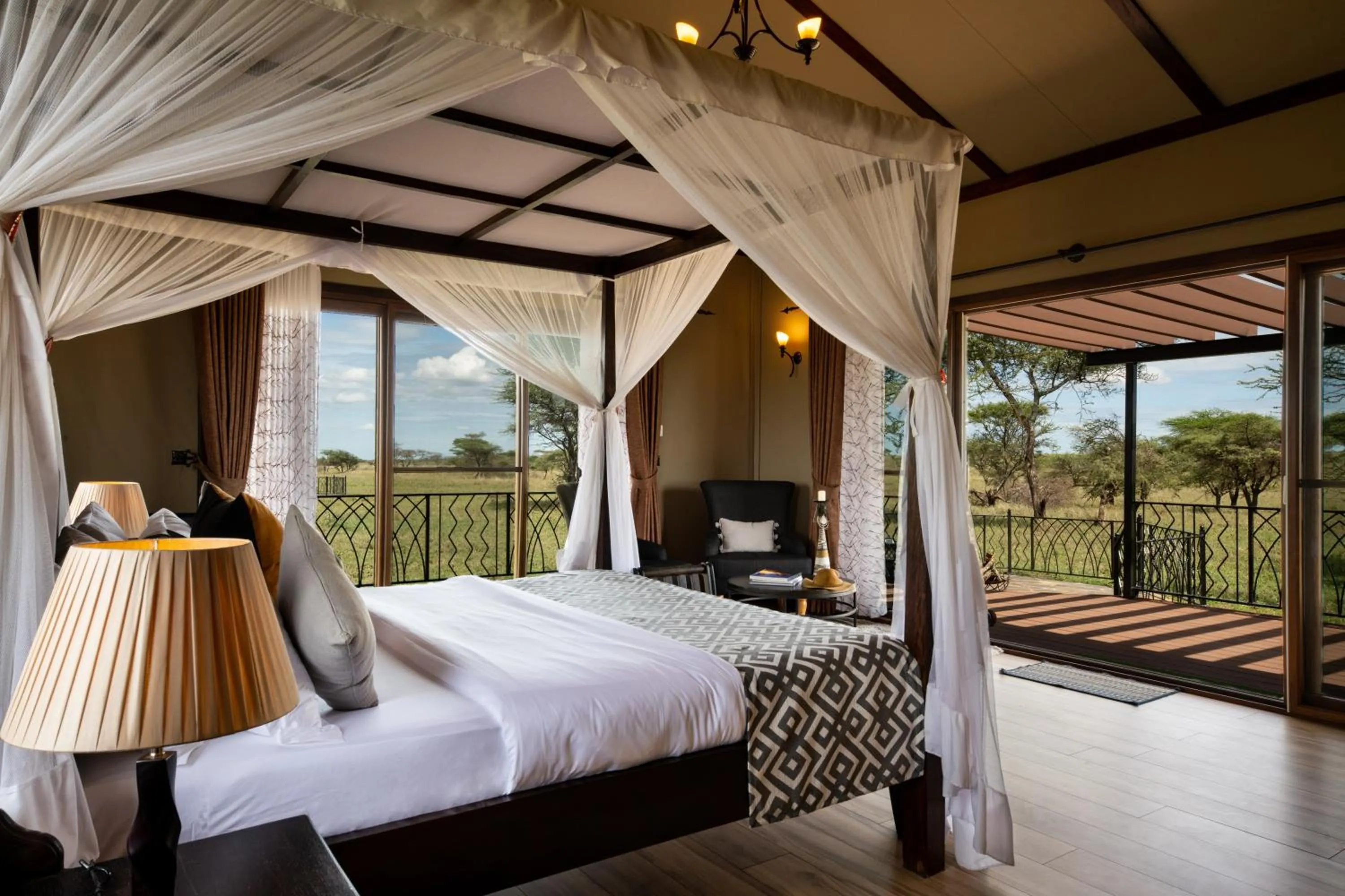 Photo of the whole room, Bed in Serengeti Sametu Camp