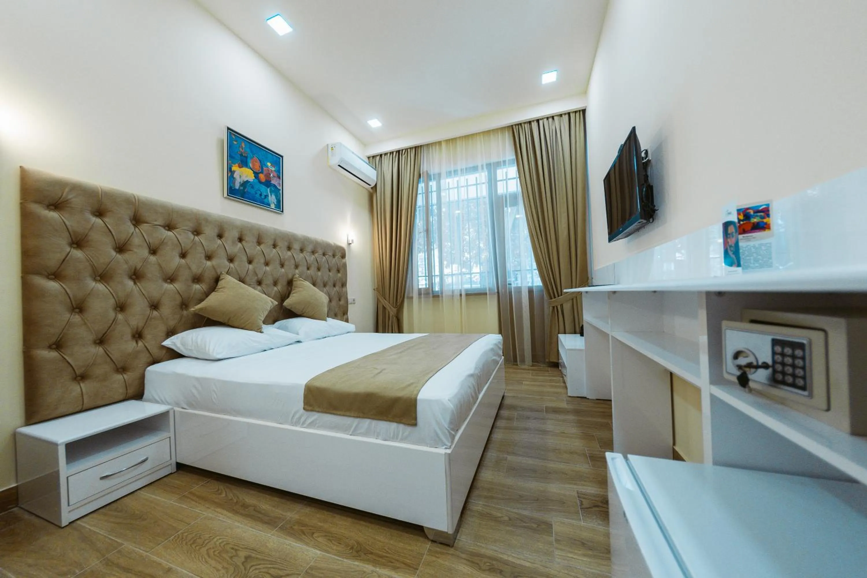 TV and multimedia, Bed in L'image Art Hotel