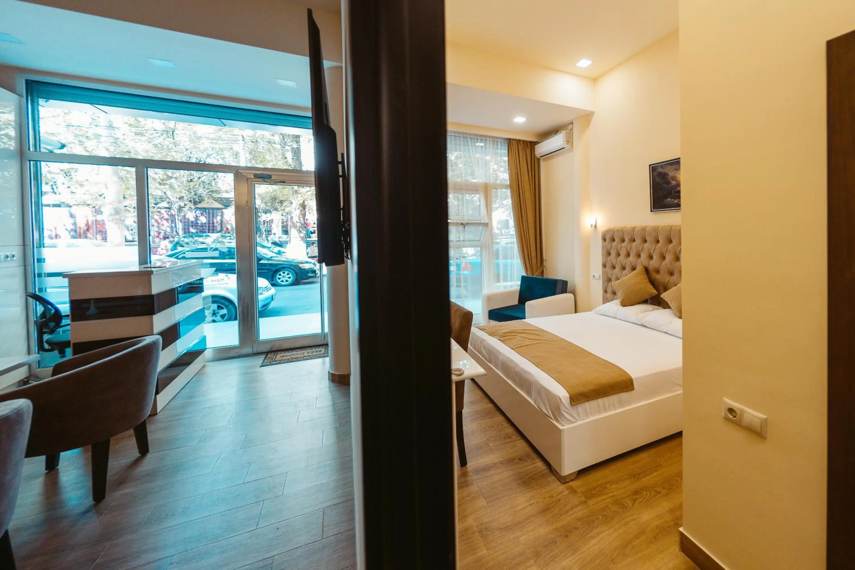 Photo of the whole room, Bed in L'image Art Hotel