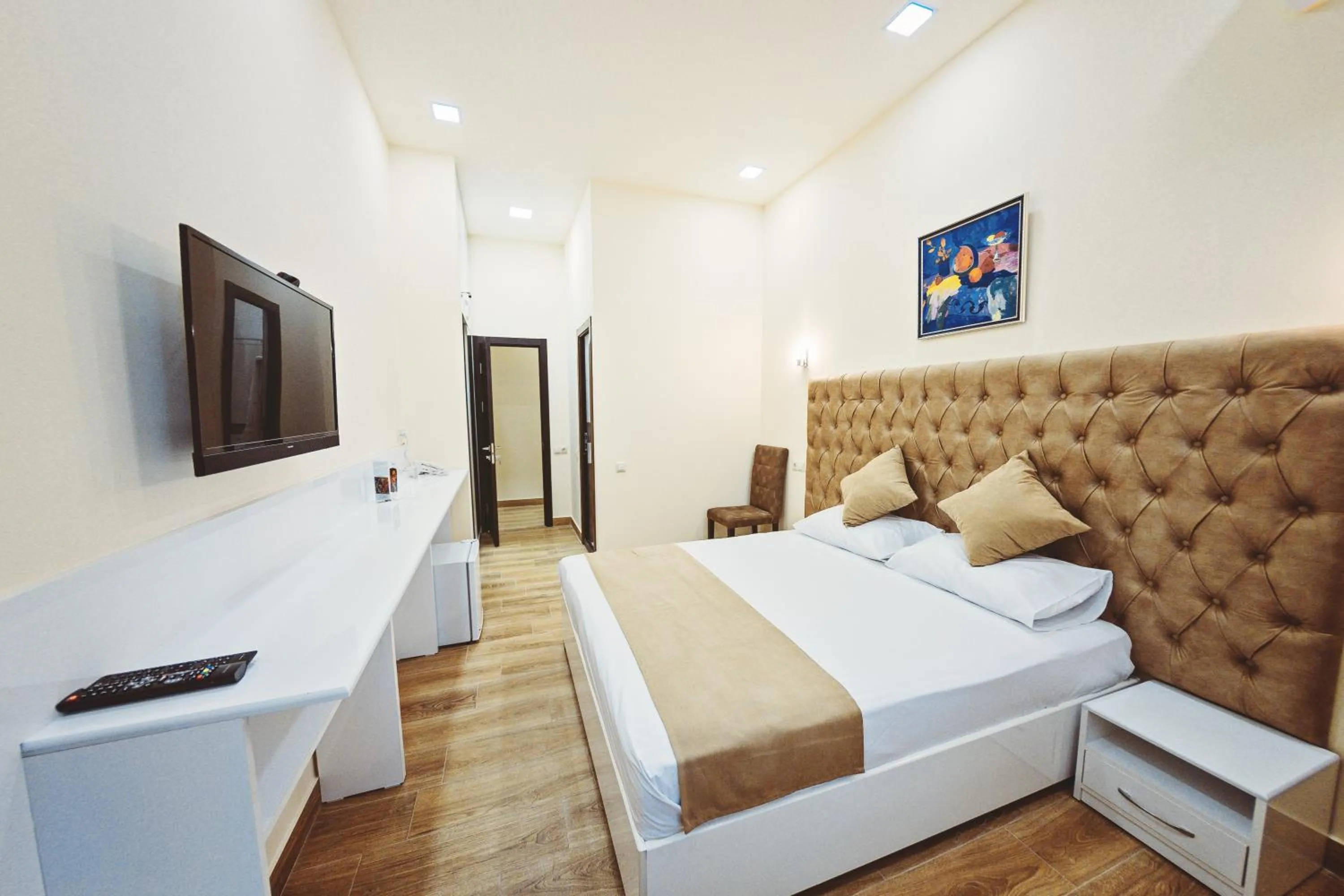 Bathroom, Bed in L'image Art Hotel