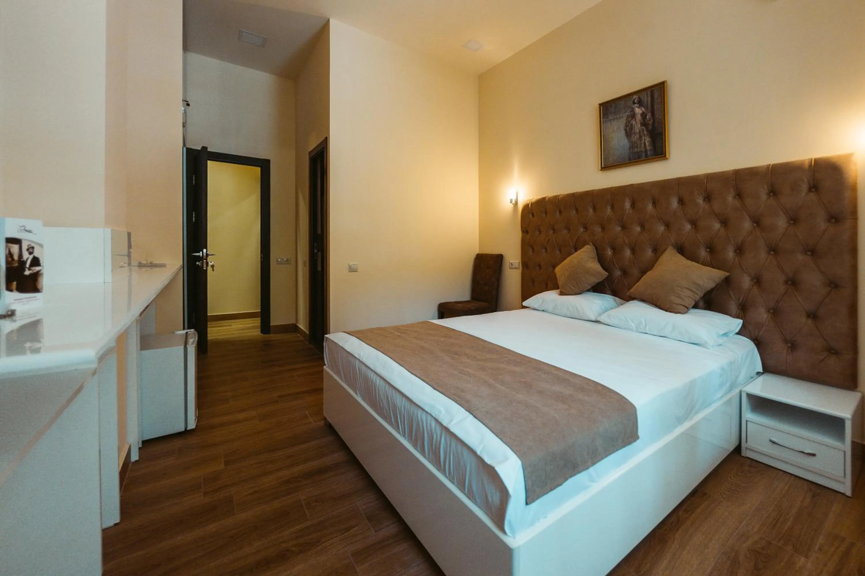 Photo of the whole room, Bed in L'image Art Hotel