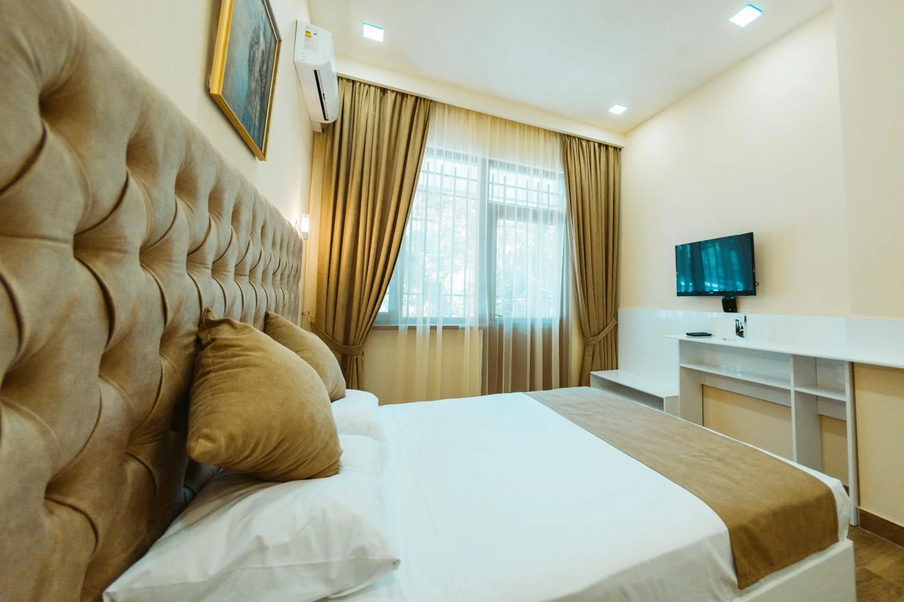 TV and multimedia, Bed in L'image Art Hotel