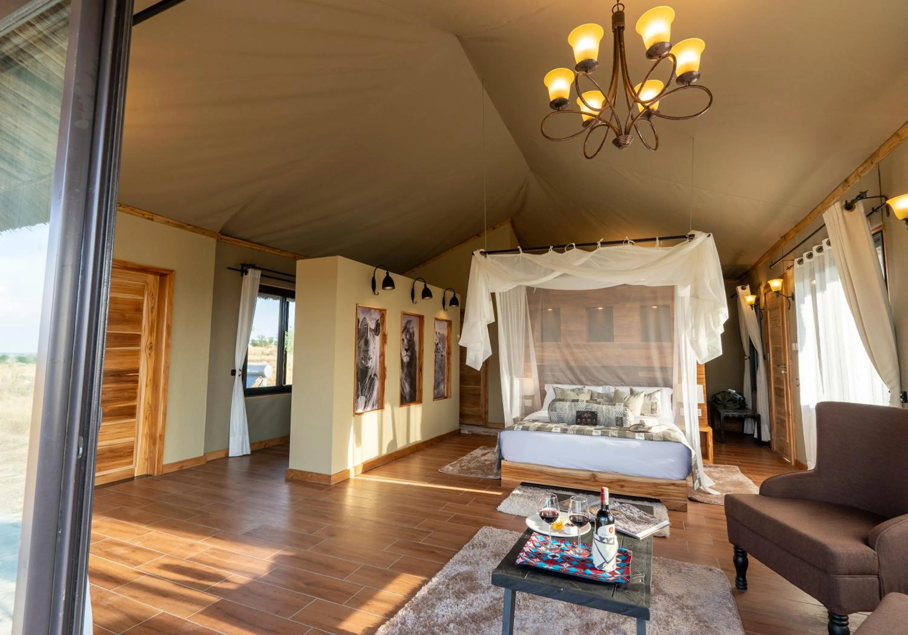 Bed in Serengeti Mara River Camp