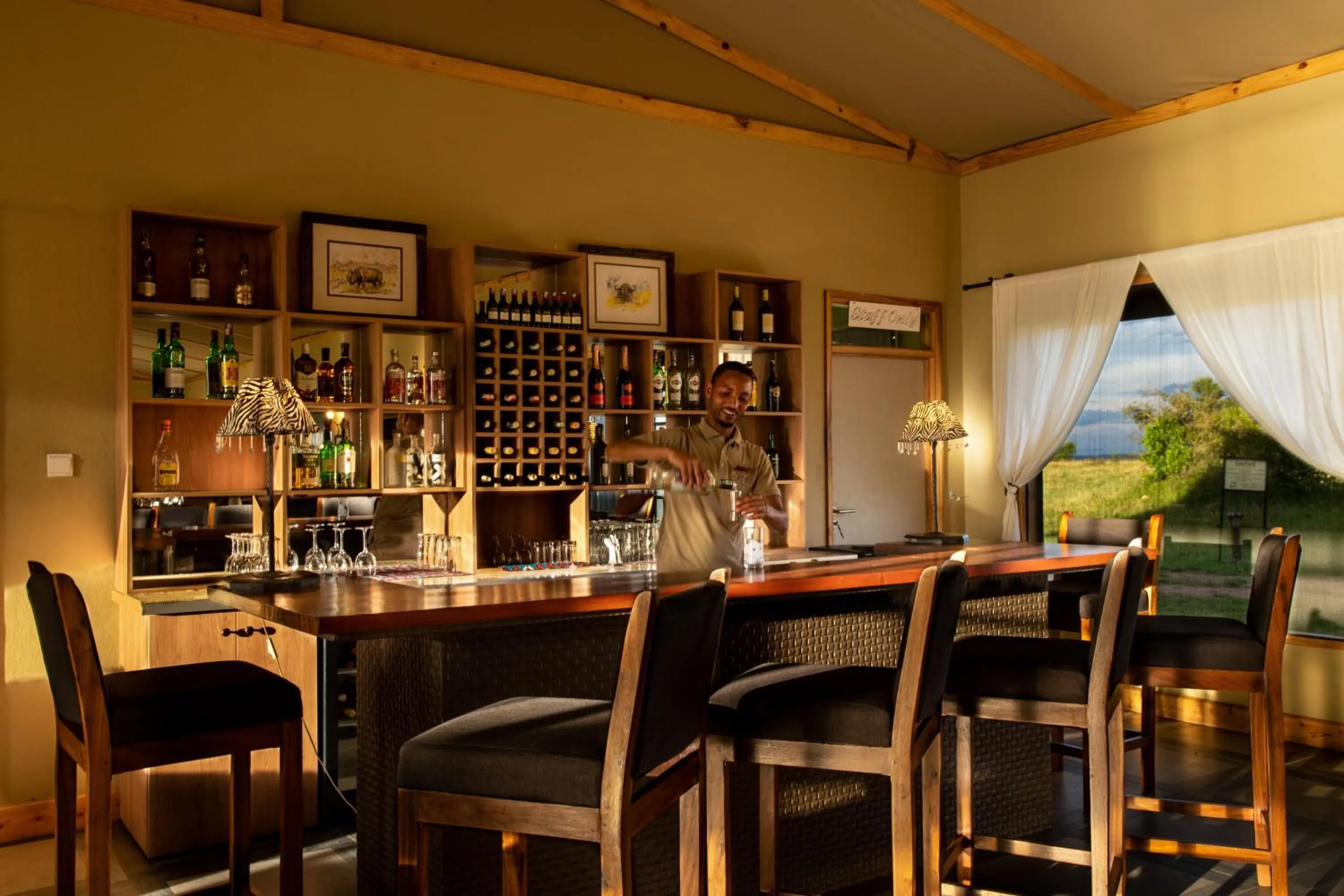 Lounge or bar in Serengeti Mara River Camp