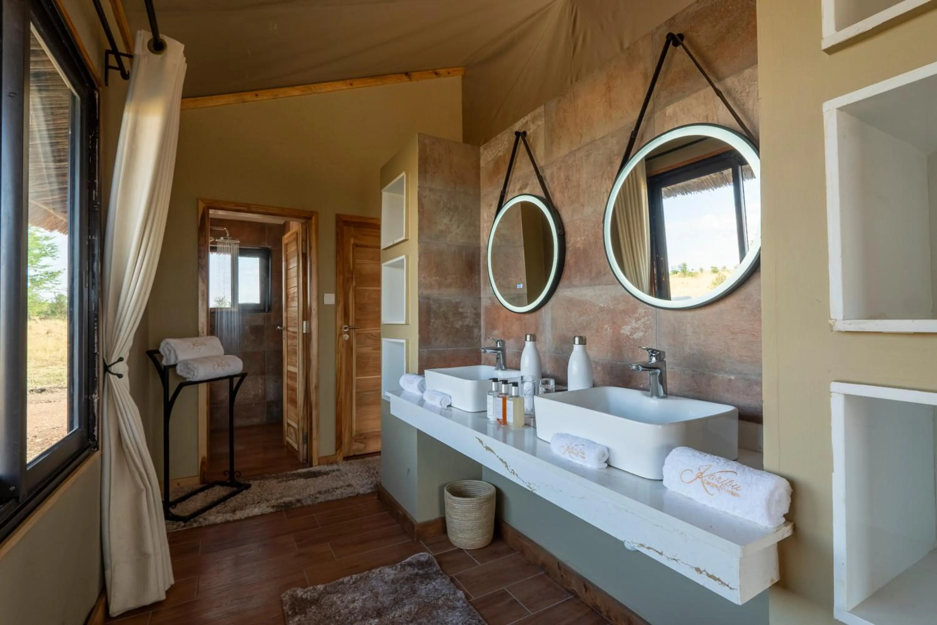 Bathroom in Serengeti Mara River Camp