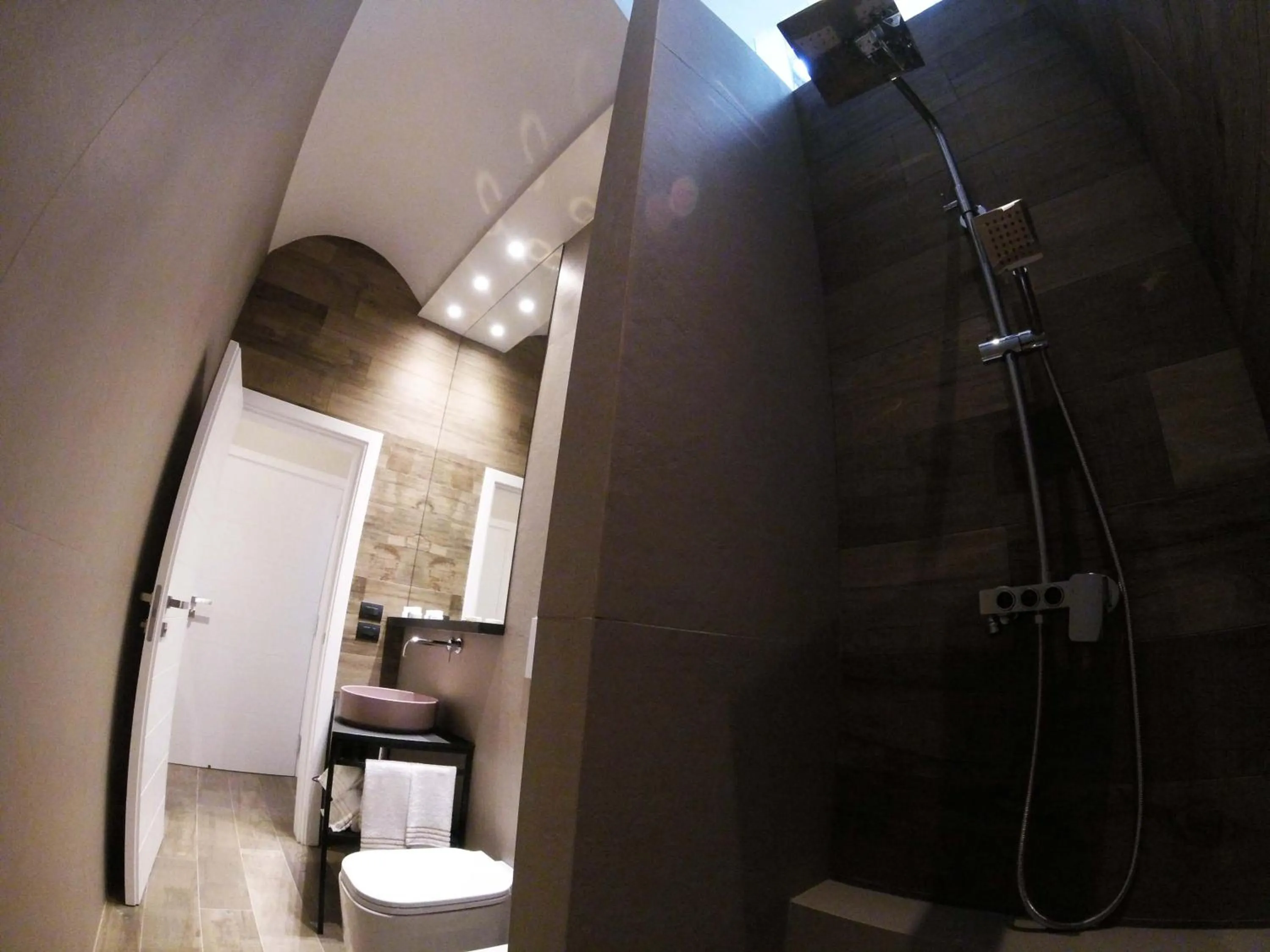 Shower in Palazzo Marina